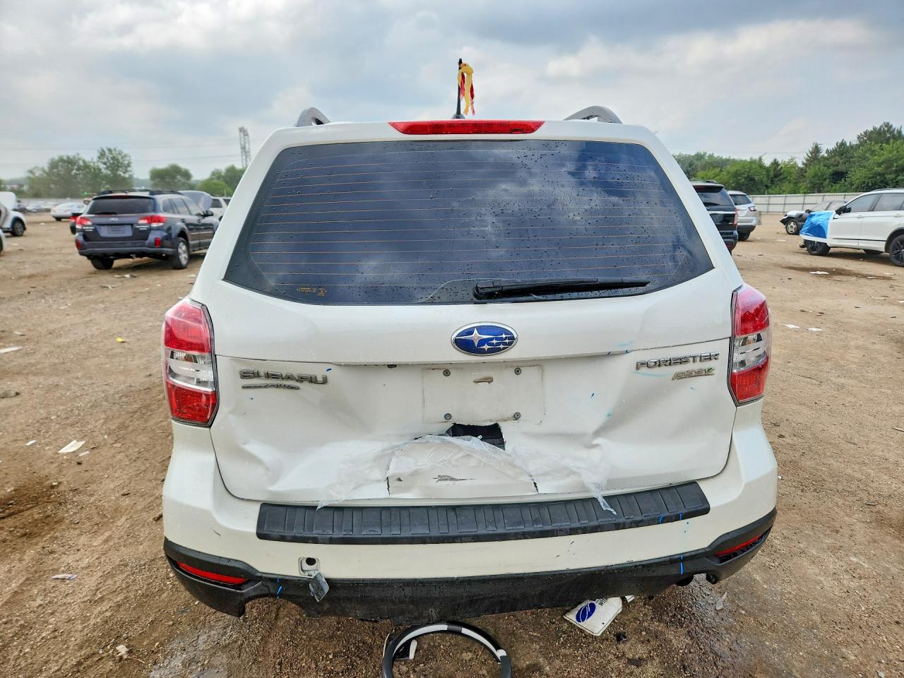 2015 Subaru Forester 2.5i Белый vin: JF2SJABC6FH582328