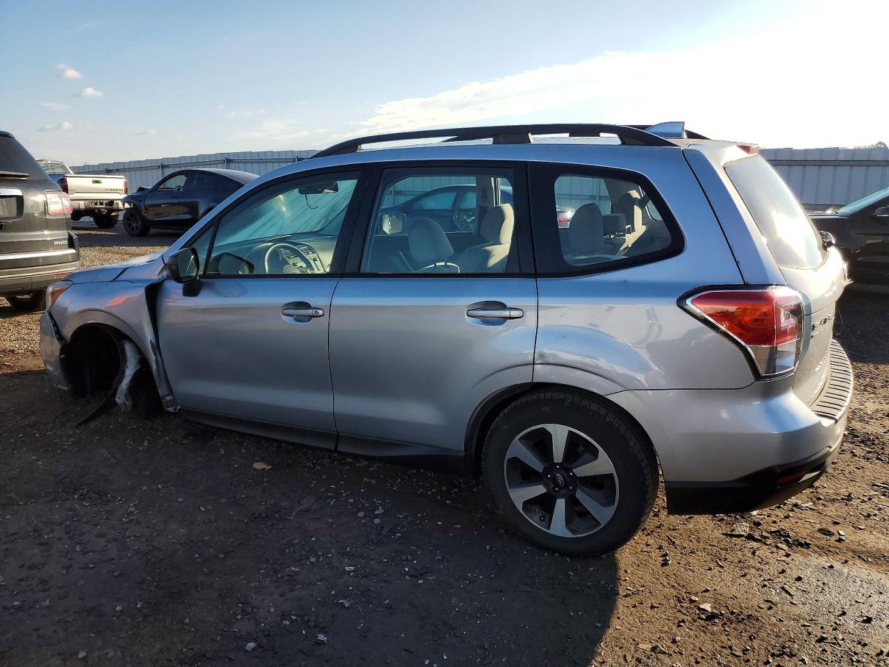 2017 Subaru Forester 2.5i Silver vin: JF2SJABC6HH494592