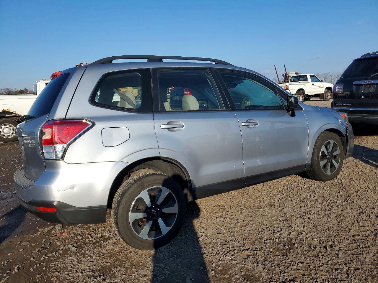 2017 Subaru Forester 2.5i Silver vin: JF2SJABC6HH494592