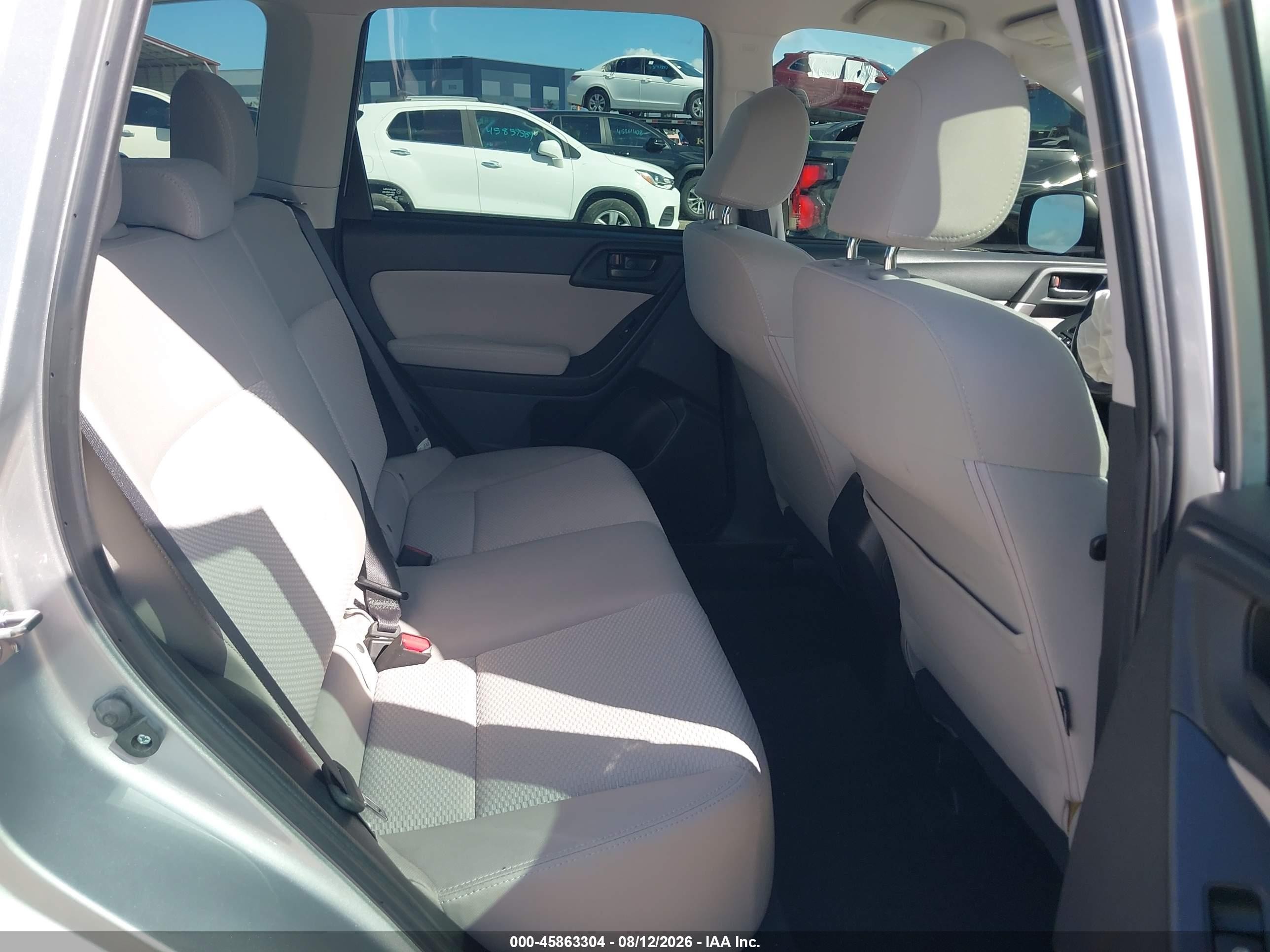2015 Subaru Forester 2.5i Silver vin: JF2SJABC7FH467012