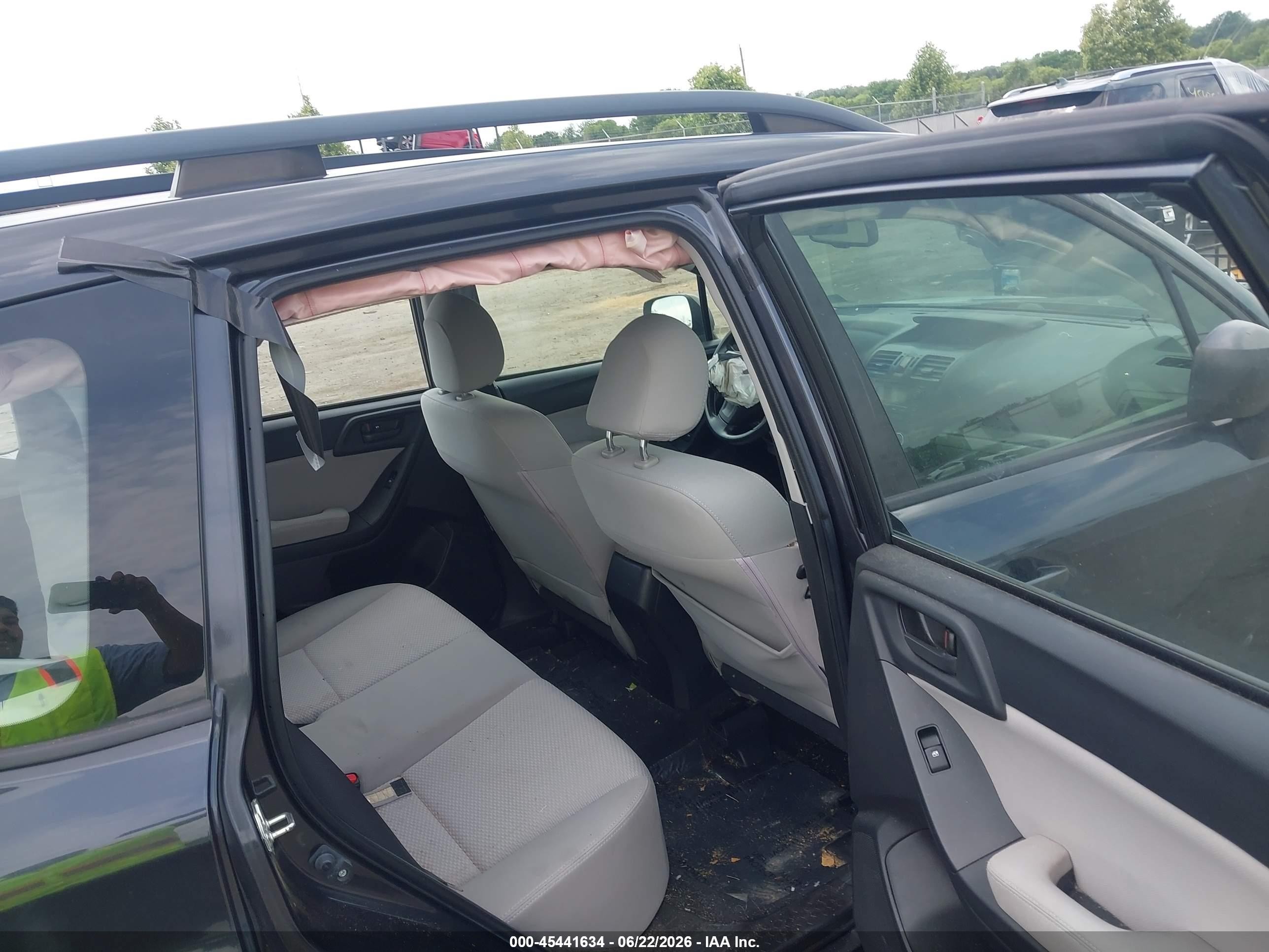 2015 Subaru Forester 2.5i Черный vin: JF2SJABC7FH521666