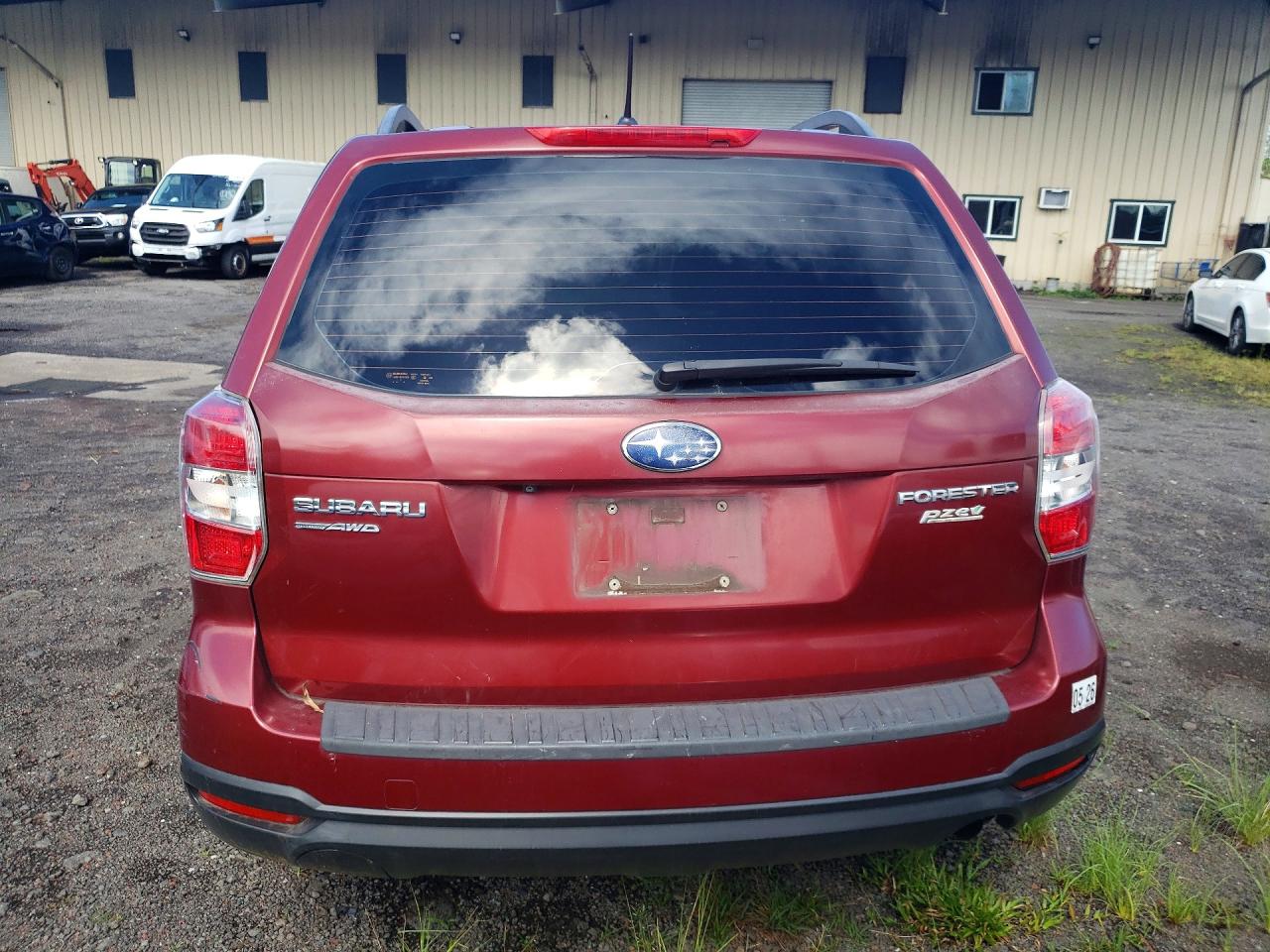 2015 Subaru Forester 2.5i Красный vin: JF2SJABC7FH575470