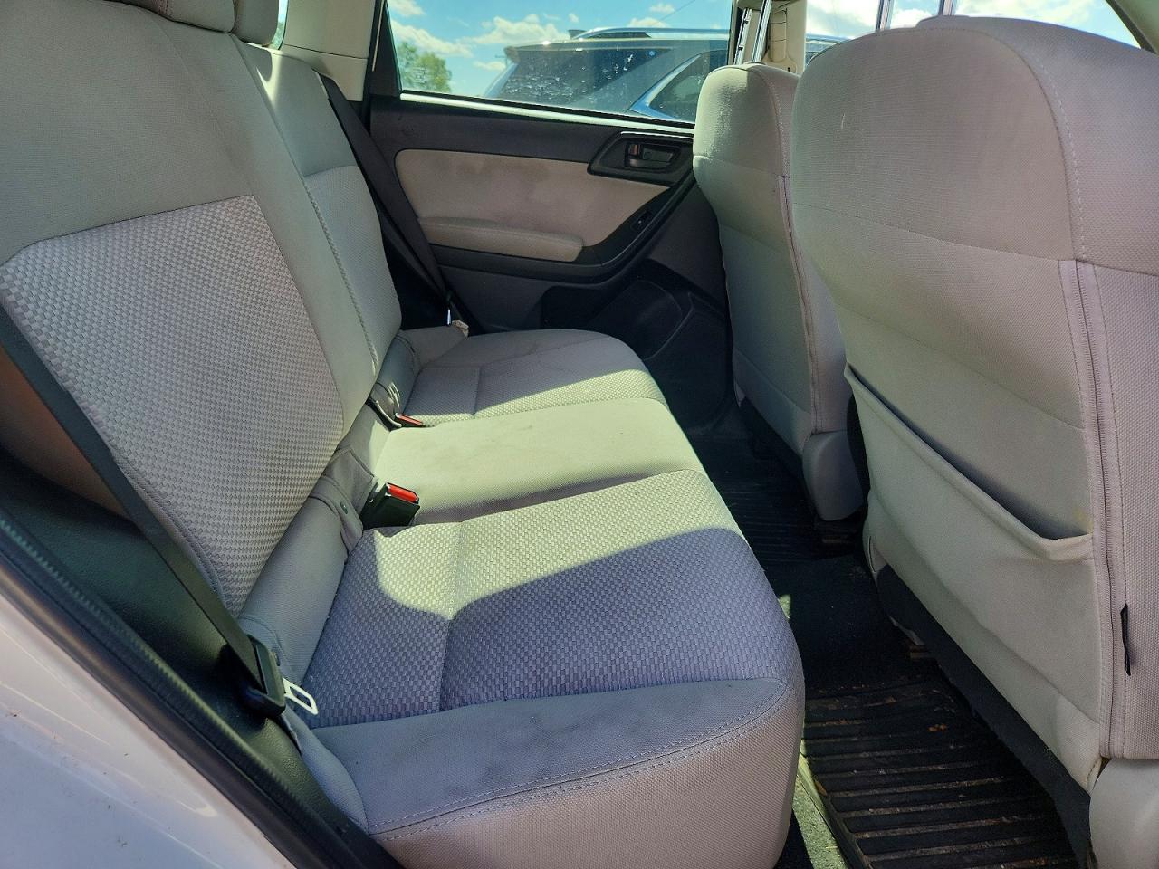 2015 Subaru Forester 2.5i White vin: JF2SJABC7FH593919