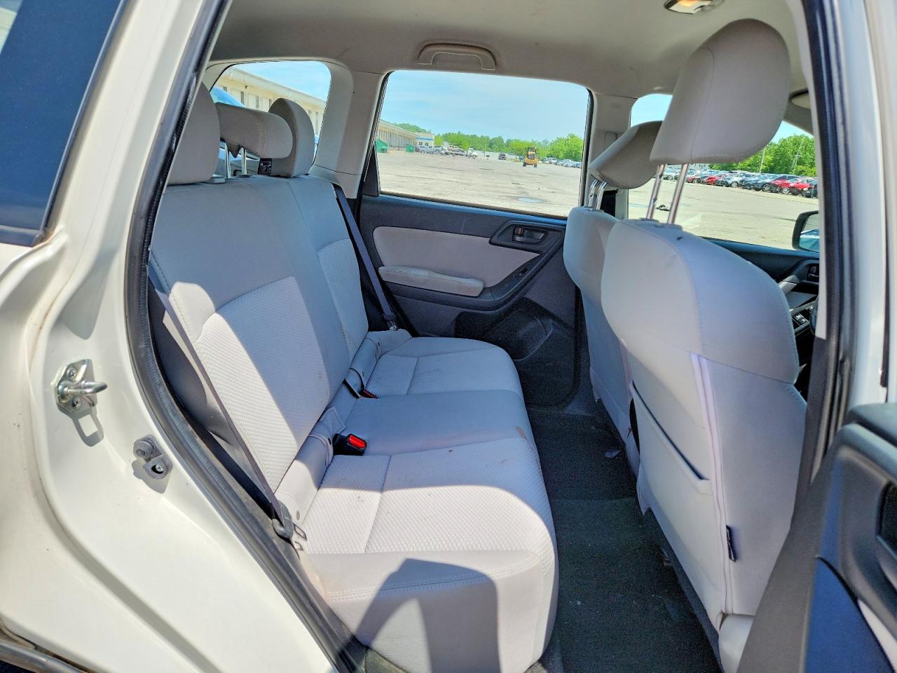 2015 Subaru Forester 2.5i White vin: JF2SJABC7FH839531