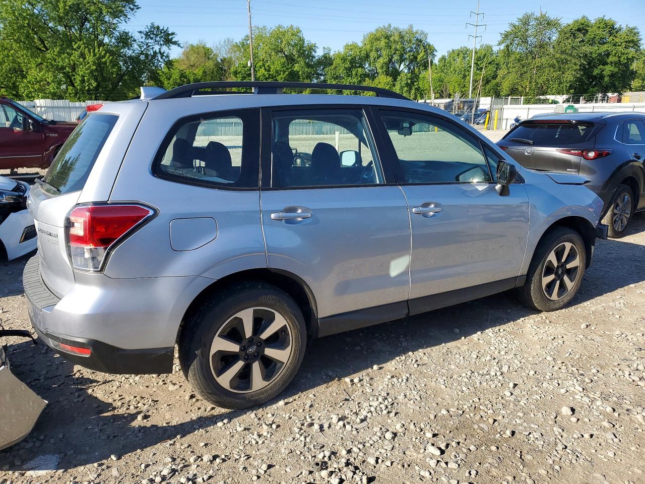 2017 Subaru Forester 2.5i Silver vin: JF2SJABC7HH448205