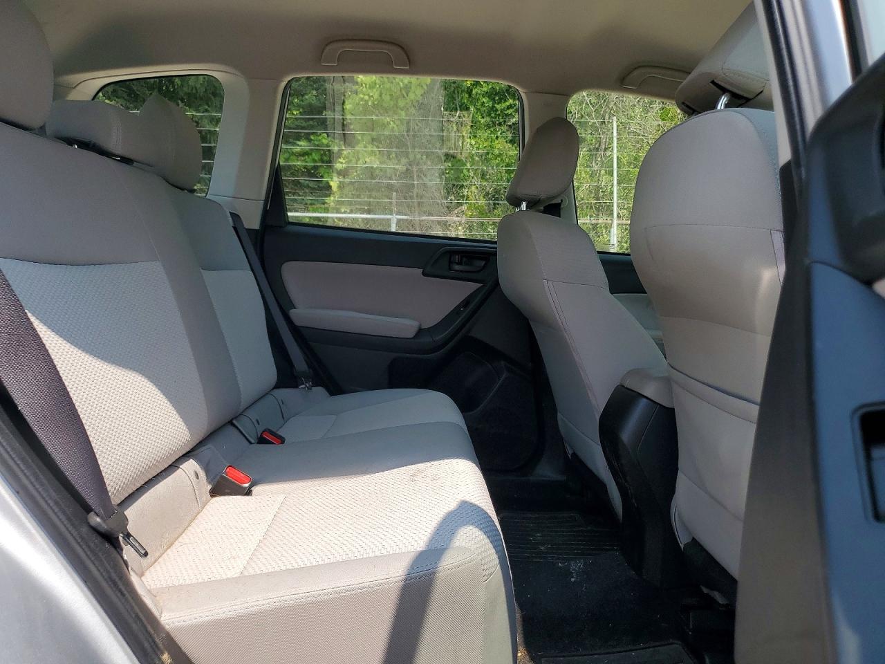 2015 Subaru Forester 2.5i Silver vin: JF2SJABC8FH555552