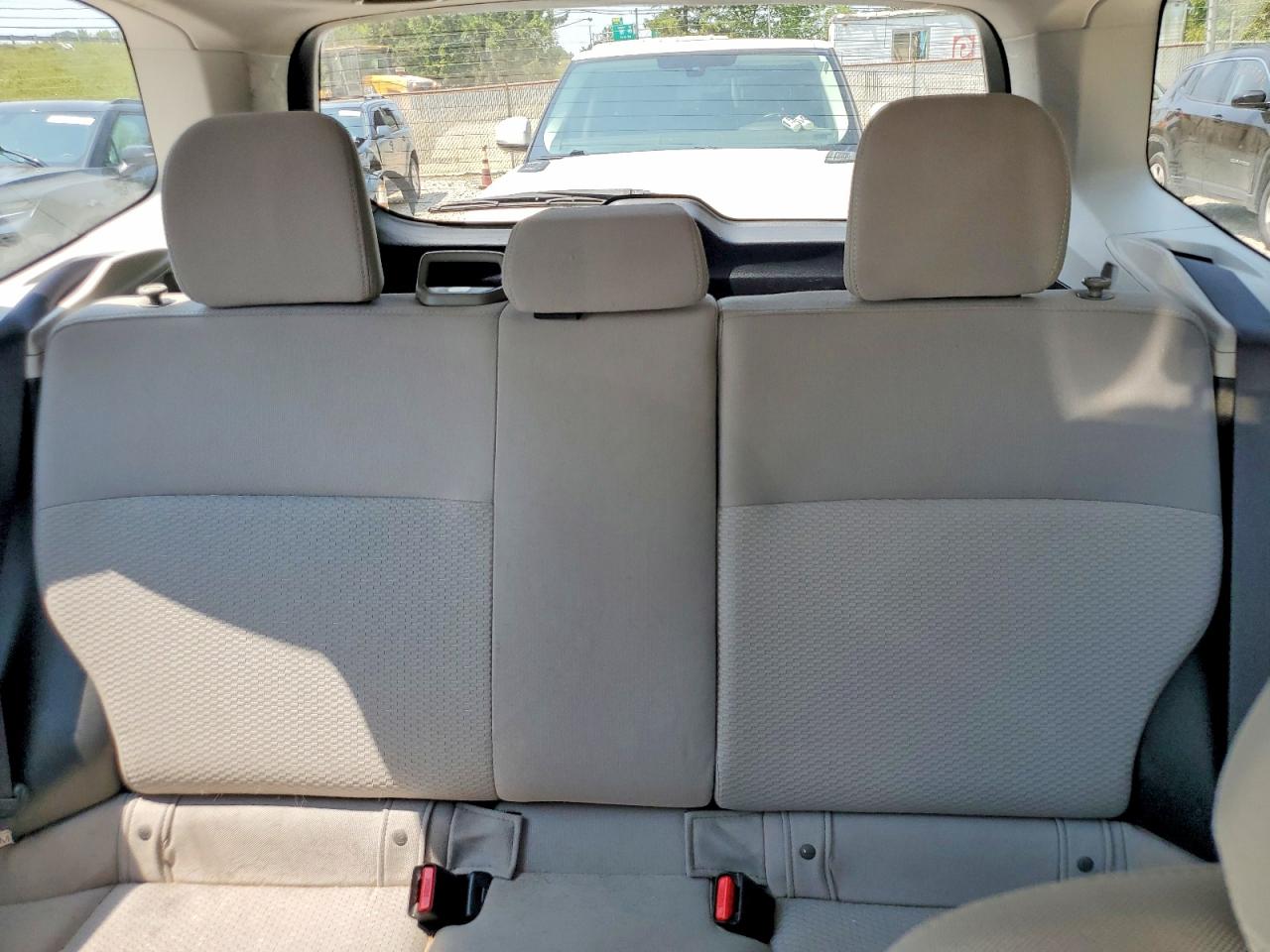 2015 Subaru Forester 2.5i Silver vin: JF2SJABC8FH555552