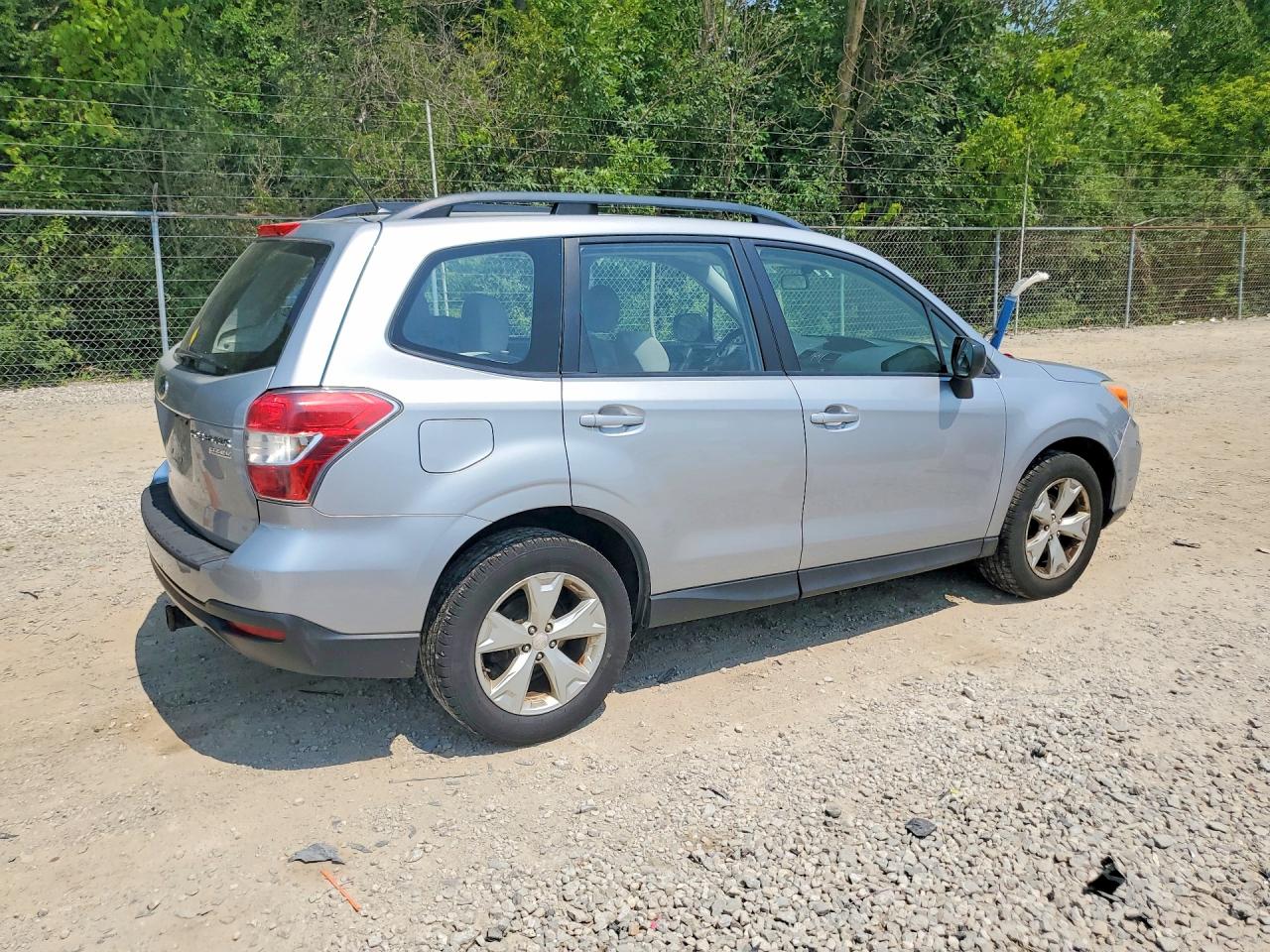 2015 Subaru Forester 2.5i Silver vin: JF2SJABC8FH555552