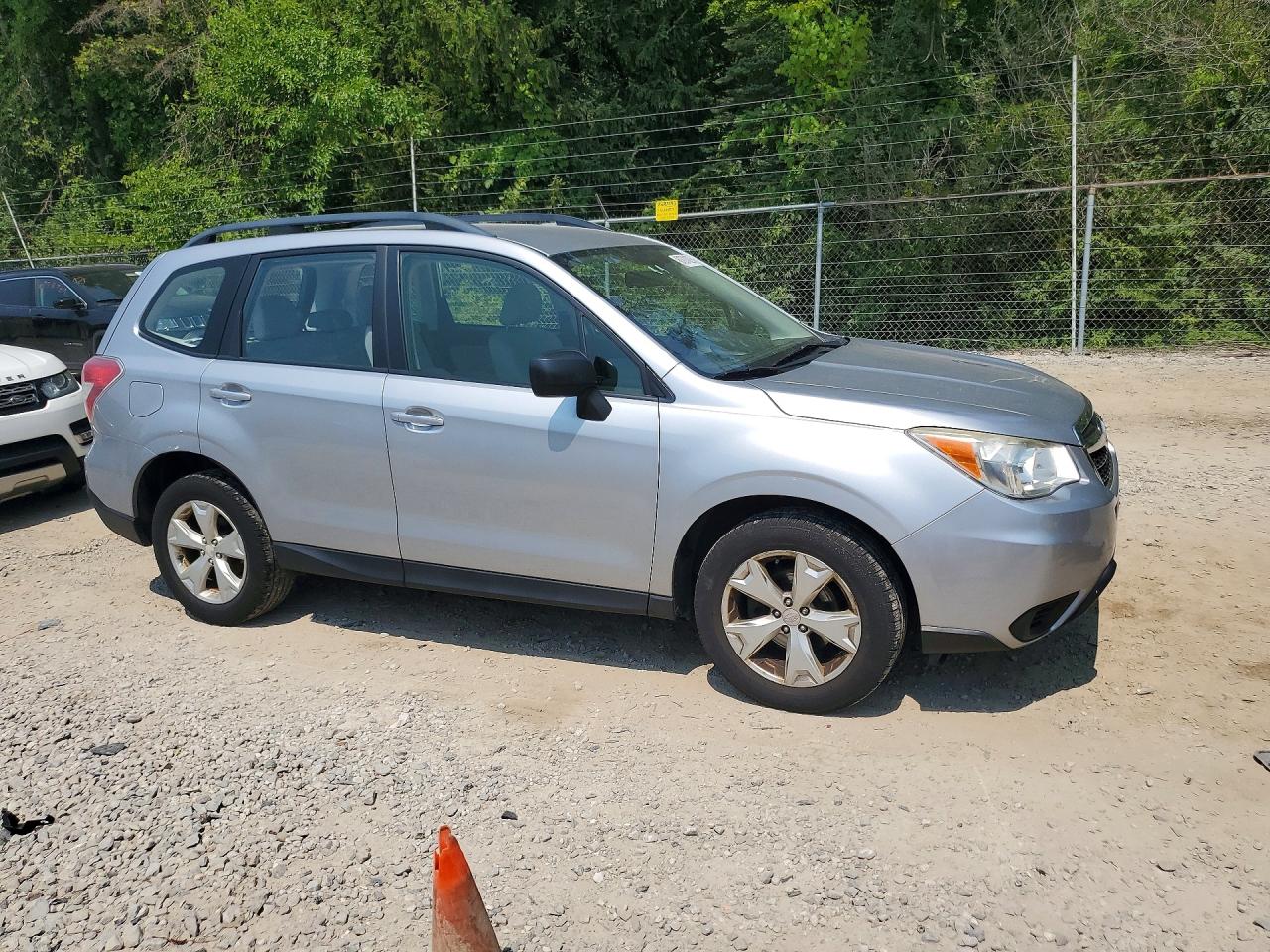 2015 Subaru Forester 2.5i Silver vin: JF2SJABC8FH555552