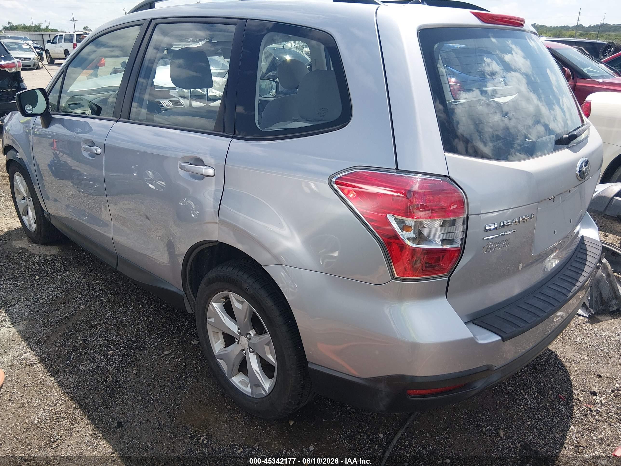 2015 Subaru Forester 2.5i Серебряный vin: JF2SJABC9FH492686