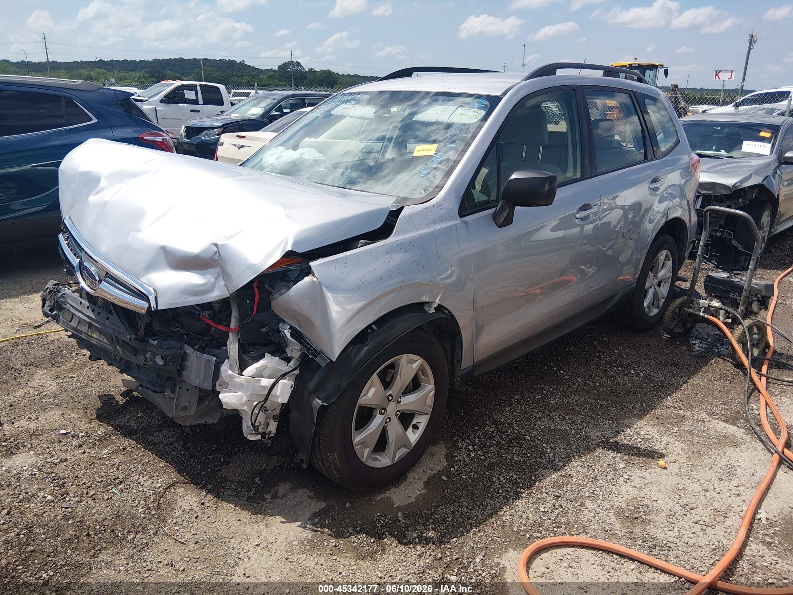 2015 Subaru Forester 2.5i Серебряный vin: JF2SJABC9FH492686