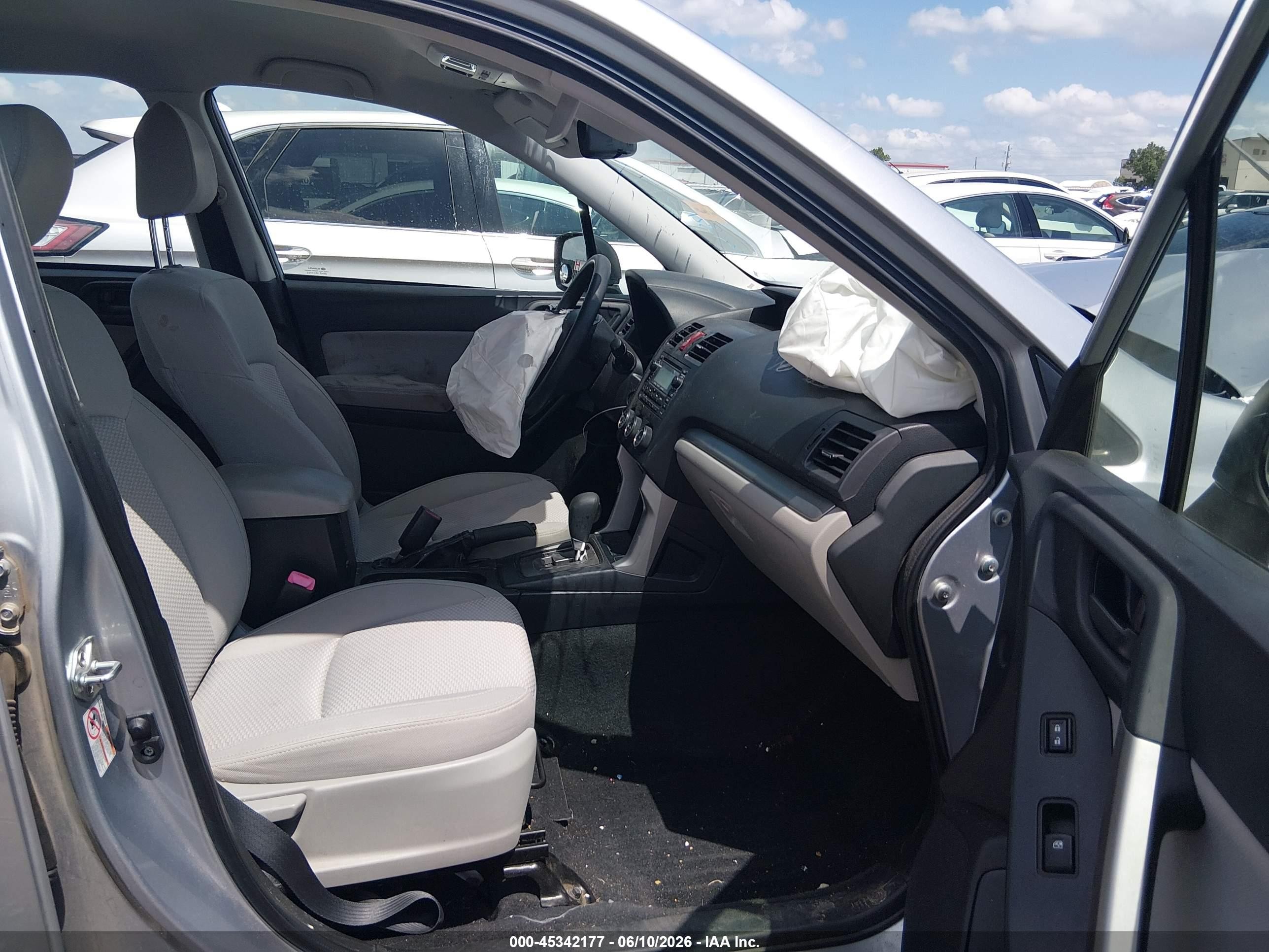 2015 Subaru Forester 2.5i Серебряный vin: JF2SJABC9FH492686