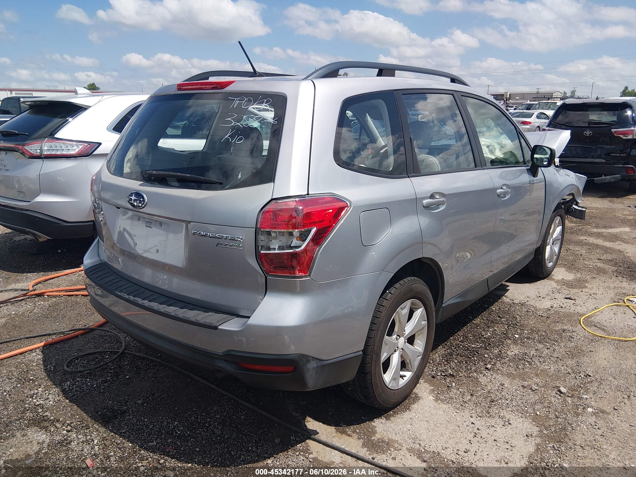 2015 Subaru Forester 2.5i Серебряный vin: JF2SJABC9FH492686