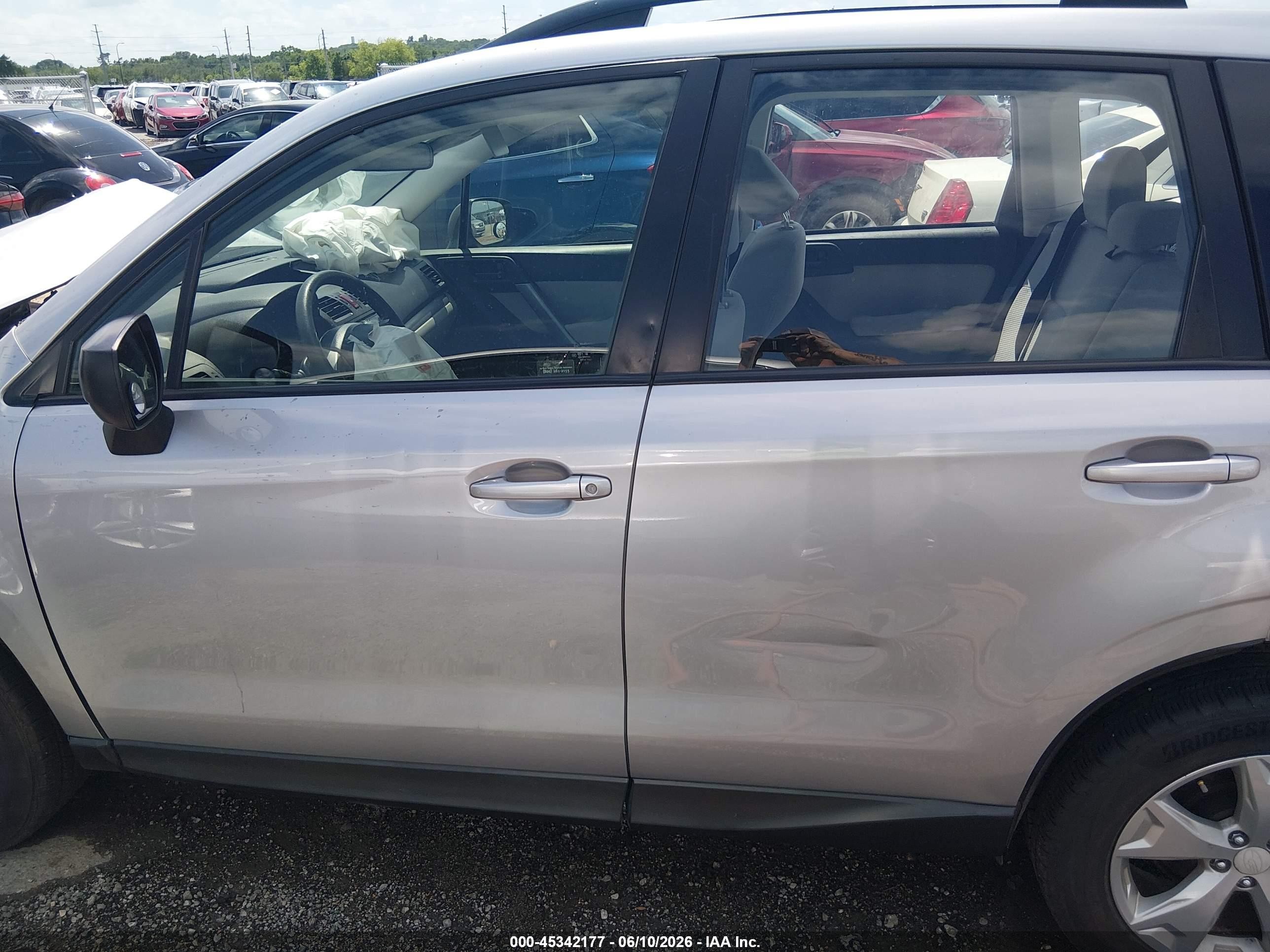 2015 Subaru Forester 2.5i Серебряный vin: JF2SJABC9FH492686