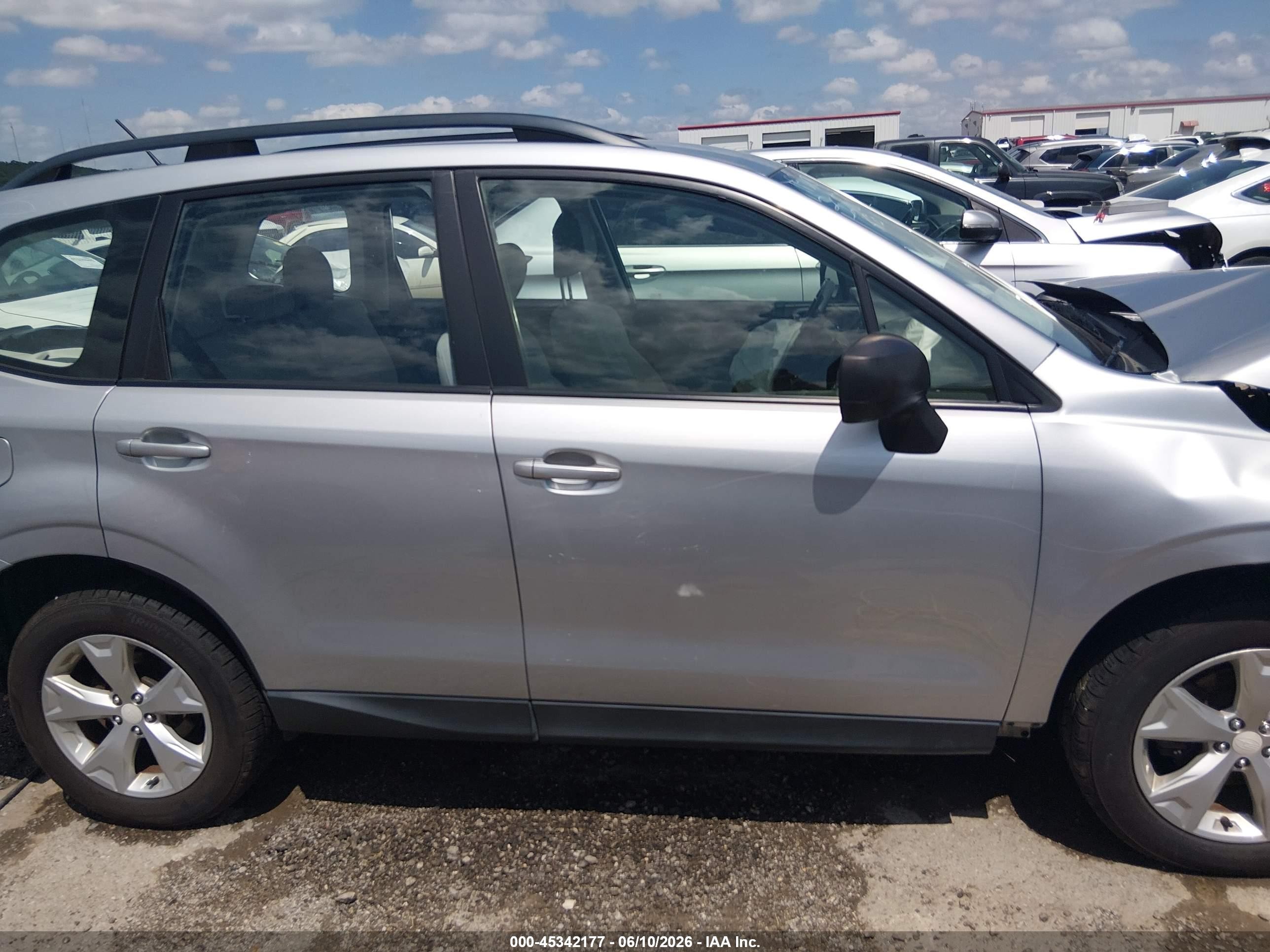 2015 Subaru Forester 2.5i Серебряный vin: JF2SJABC9FH492686