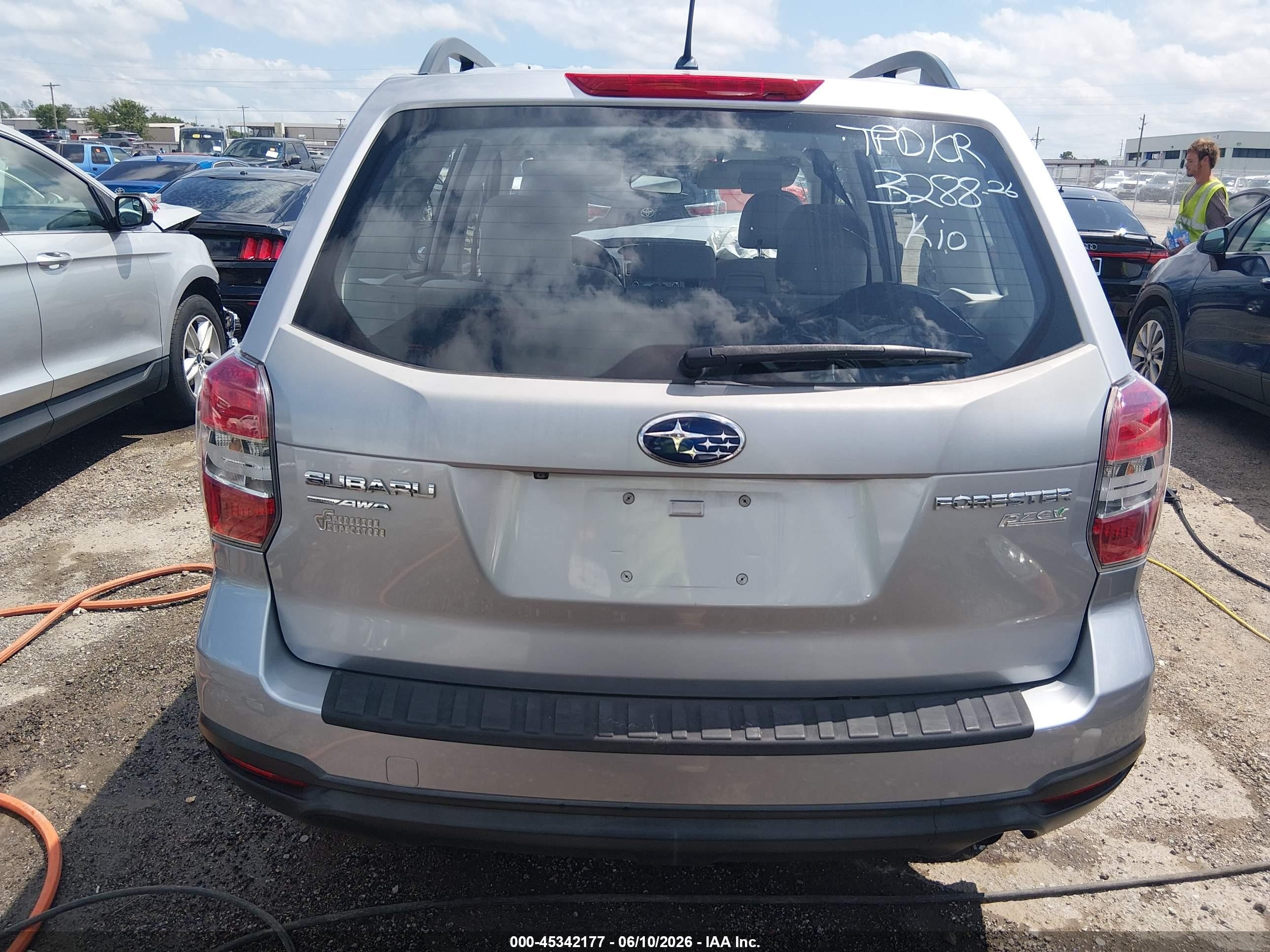 2015 Subaru Forester 2.5i Серебряный vin: JF2SJABC9FH492686