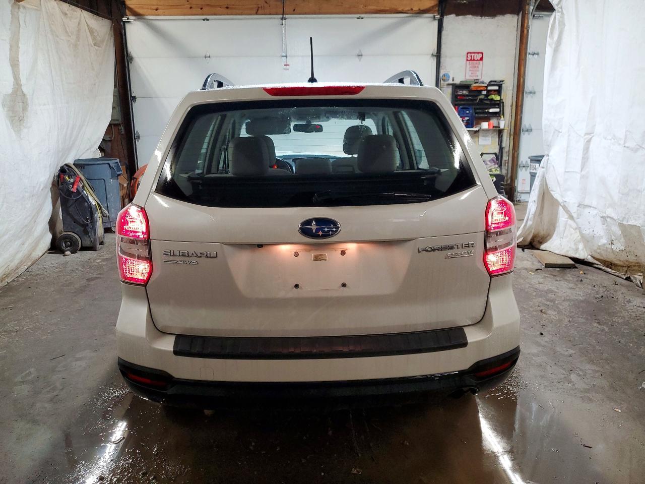 2015 Subaru Forester 2.5i White vin: JF2SJABC9FH804697