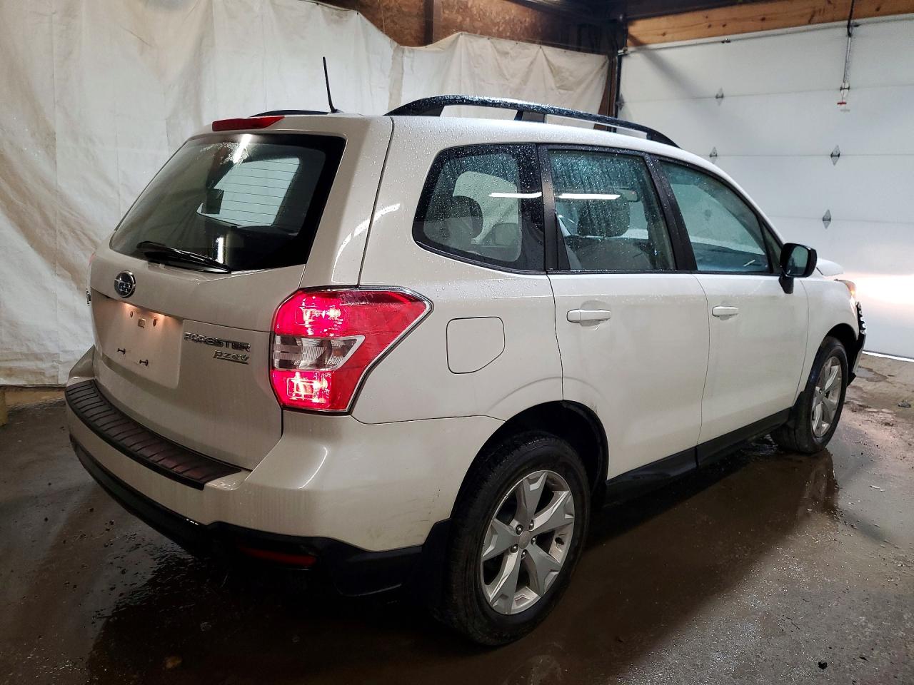 2015 Subaru Forester 2.5i White vin: JF2SJABC9FH804697