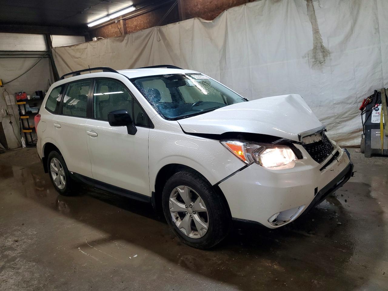 2015 Subaru Forester 2.5i White vin: JF2SJABC9FH804697