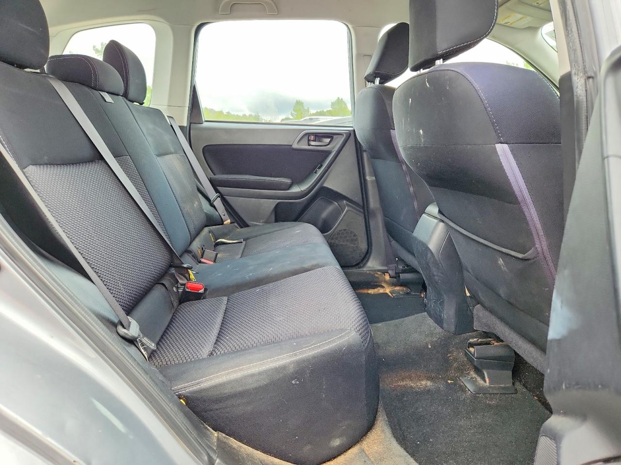 2015 Subaru Forester 2.5i Silver vin: JF2SJABC9FH839949
