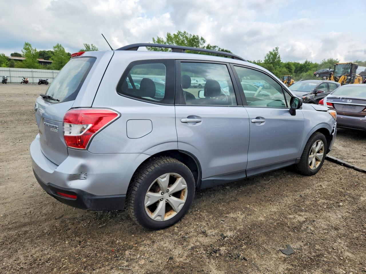 2015 Subaru Forester 2.5i Silver vin: JF2SJABC9FH839949