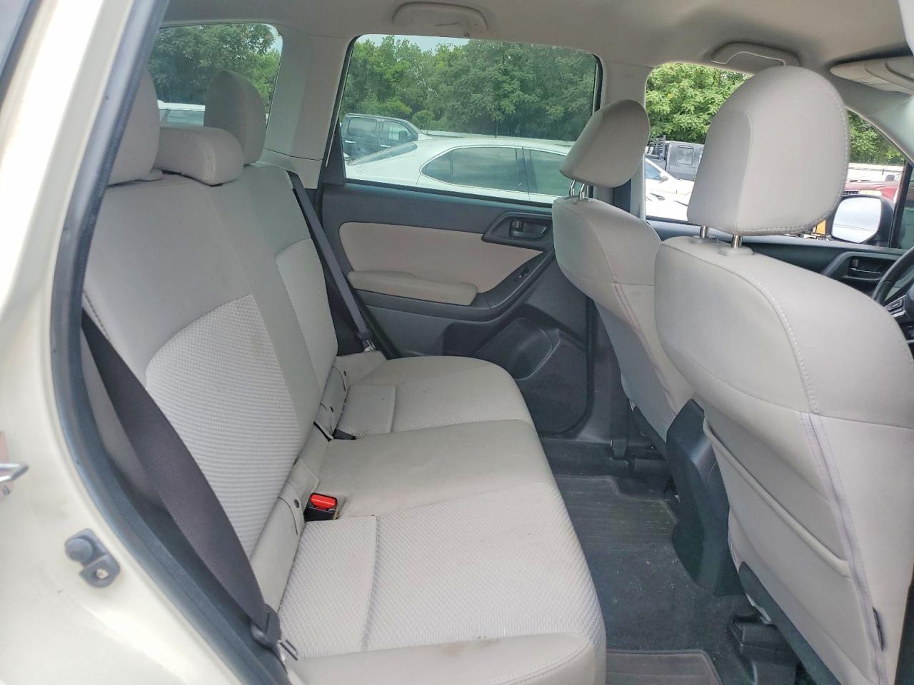 2016 Subaru Forester 2.5i White vin: JF2SJABC9GH496416