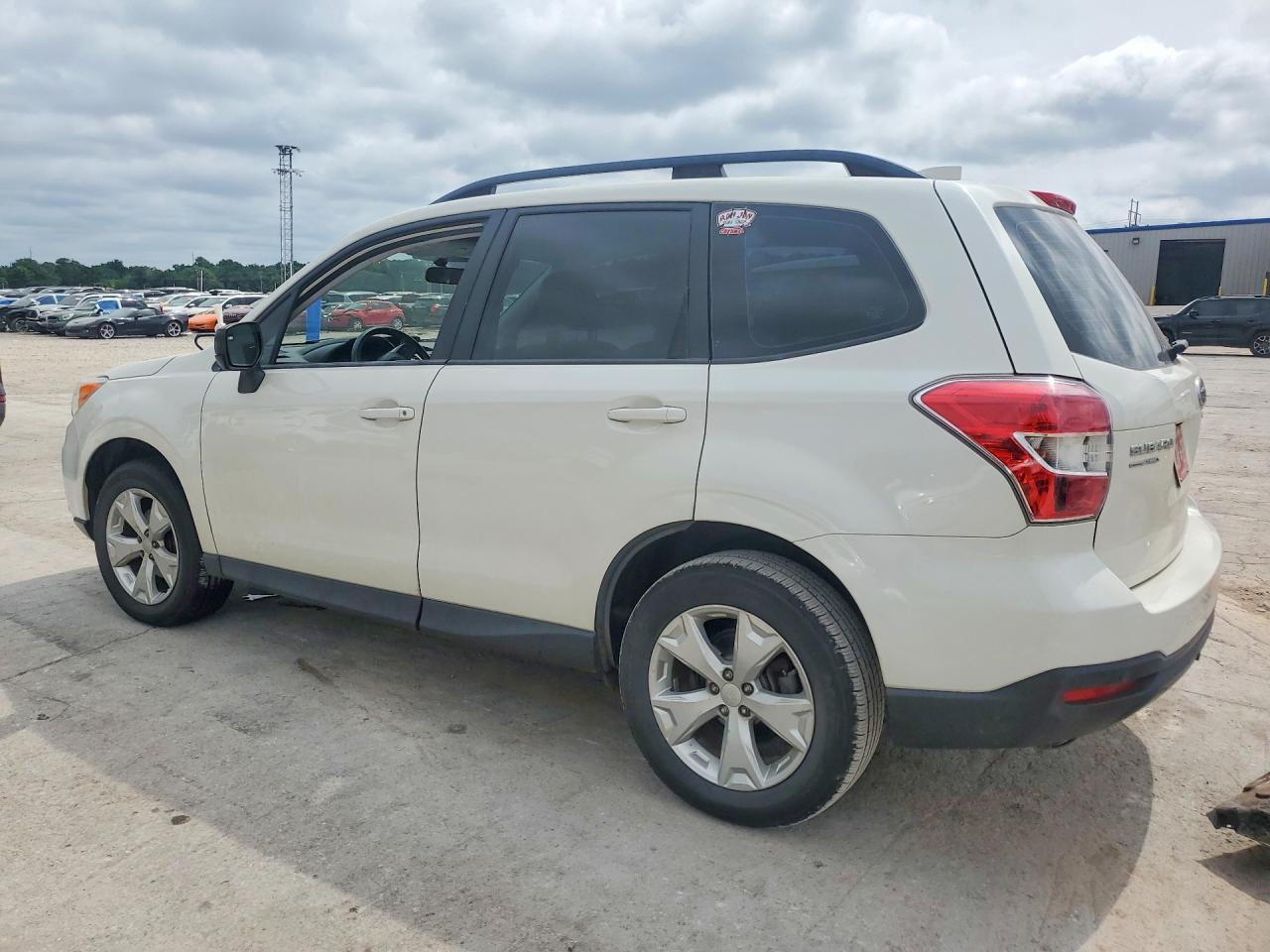 2016 Subaru Forester 2.5i White vin: JF2SJABC9GH496416