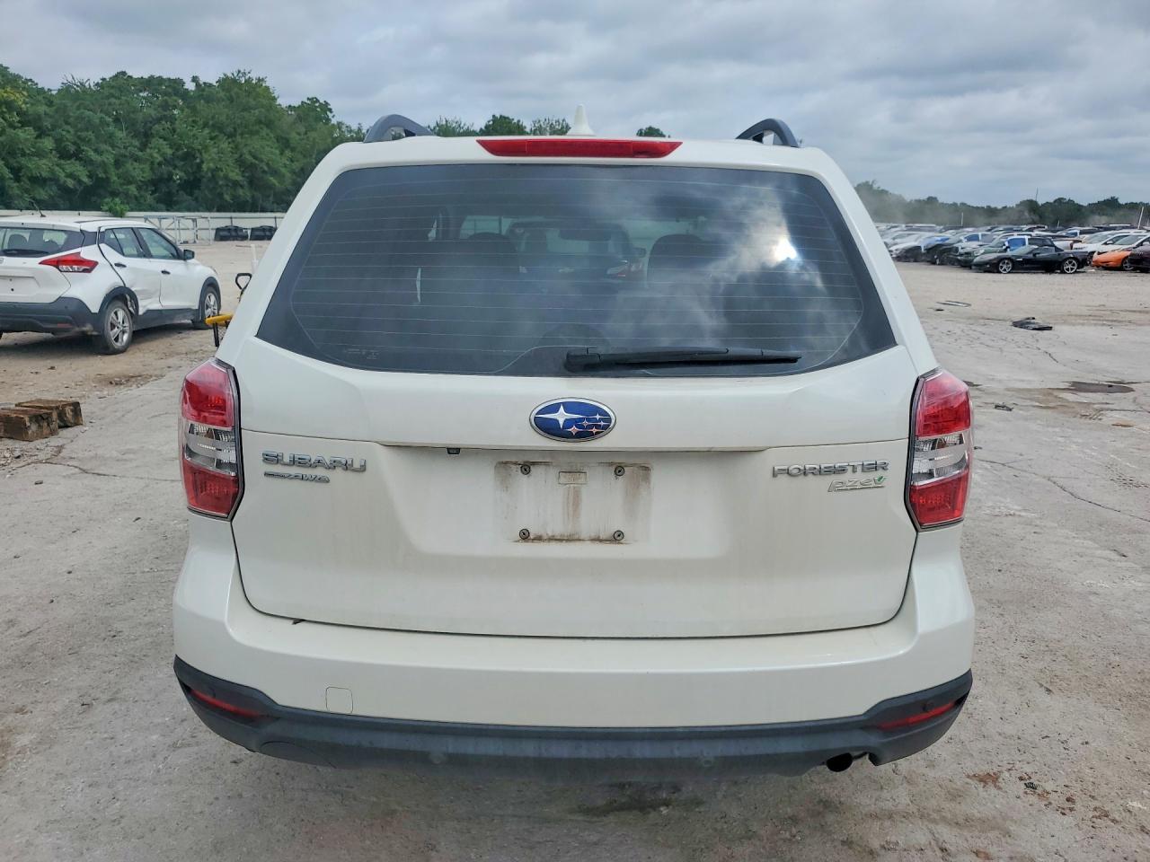 2016 Subaru Forester 2.5i White vin: JF2SJABC9GH496416
