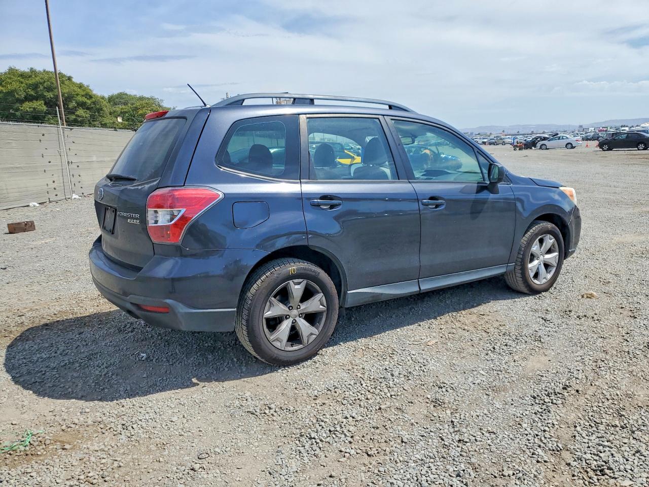 2015 Subaru Forester 2.5i Black vin: JF2SJABCXFH452245