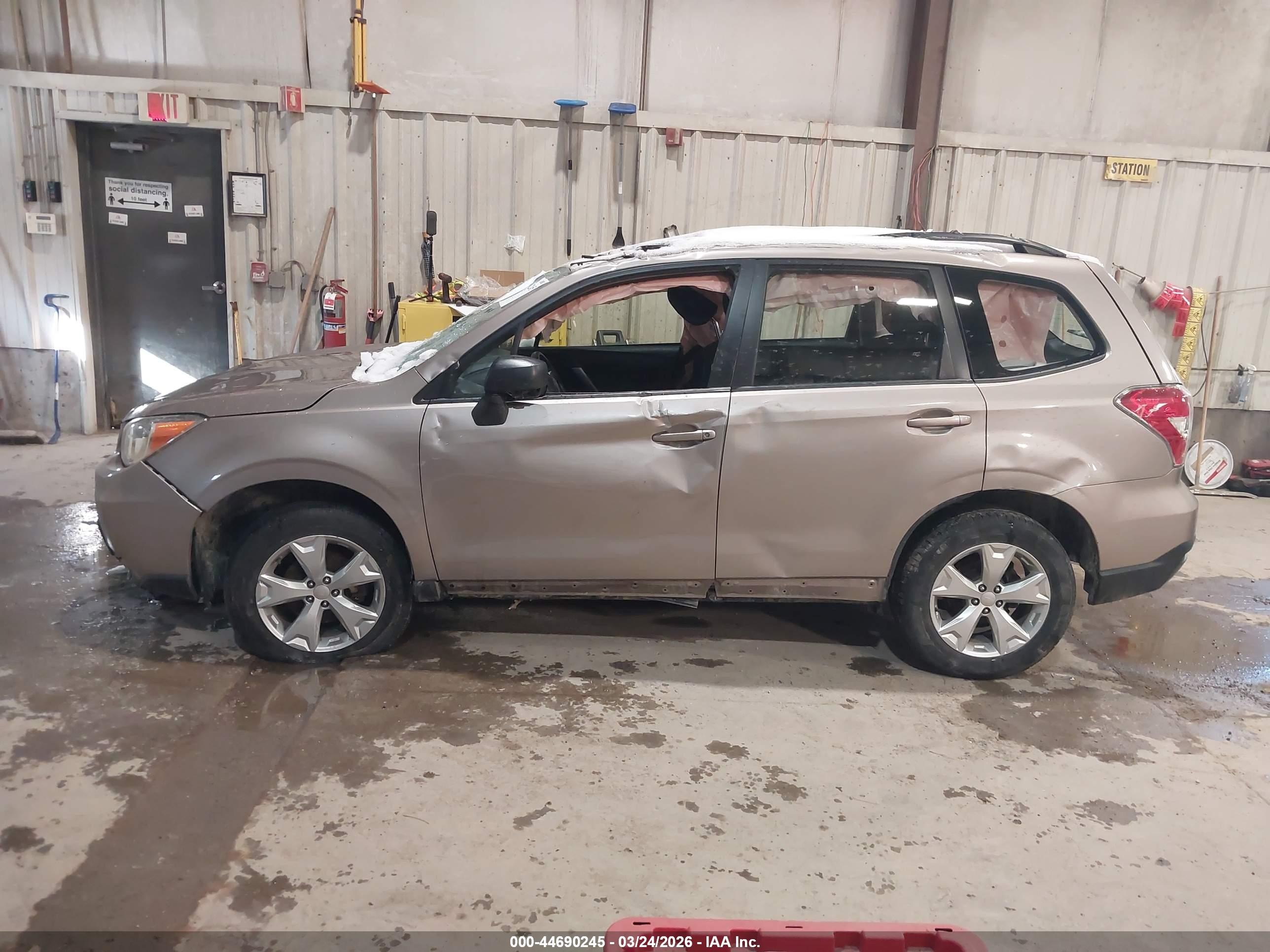 2015 Subaru Forester 2.5i Gold vin: JF2SJABCXFH460863