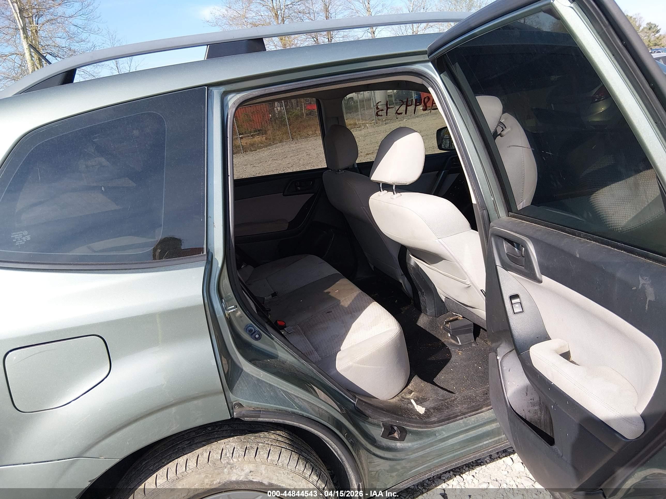 2015 Subaru Forester 2.5i Green vin: JF2SJABCXFH461821