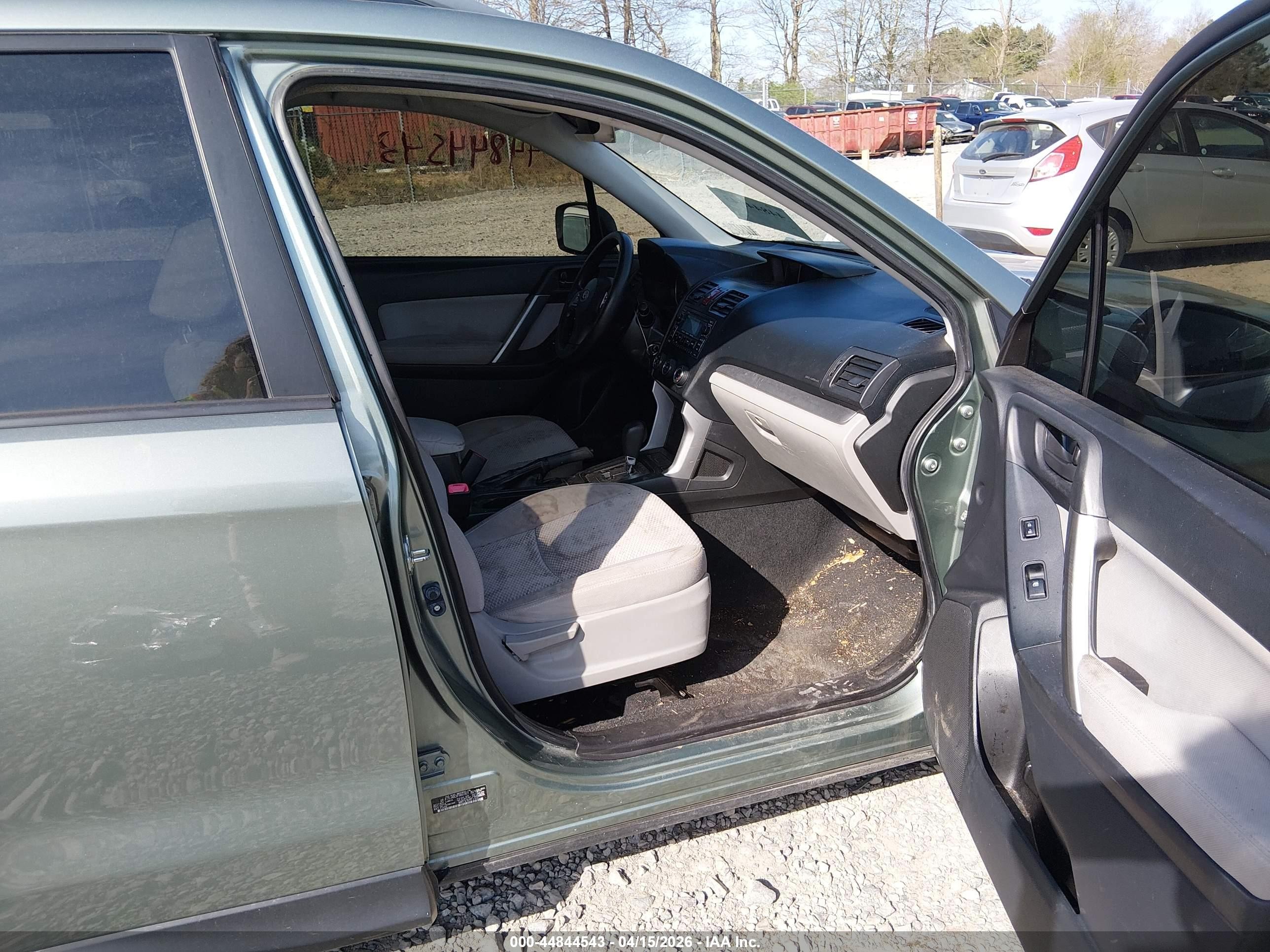2015 Subaru Forester 2.5i Green vin: JF2SJABCXFH461821