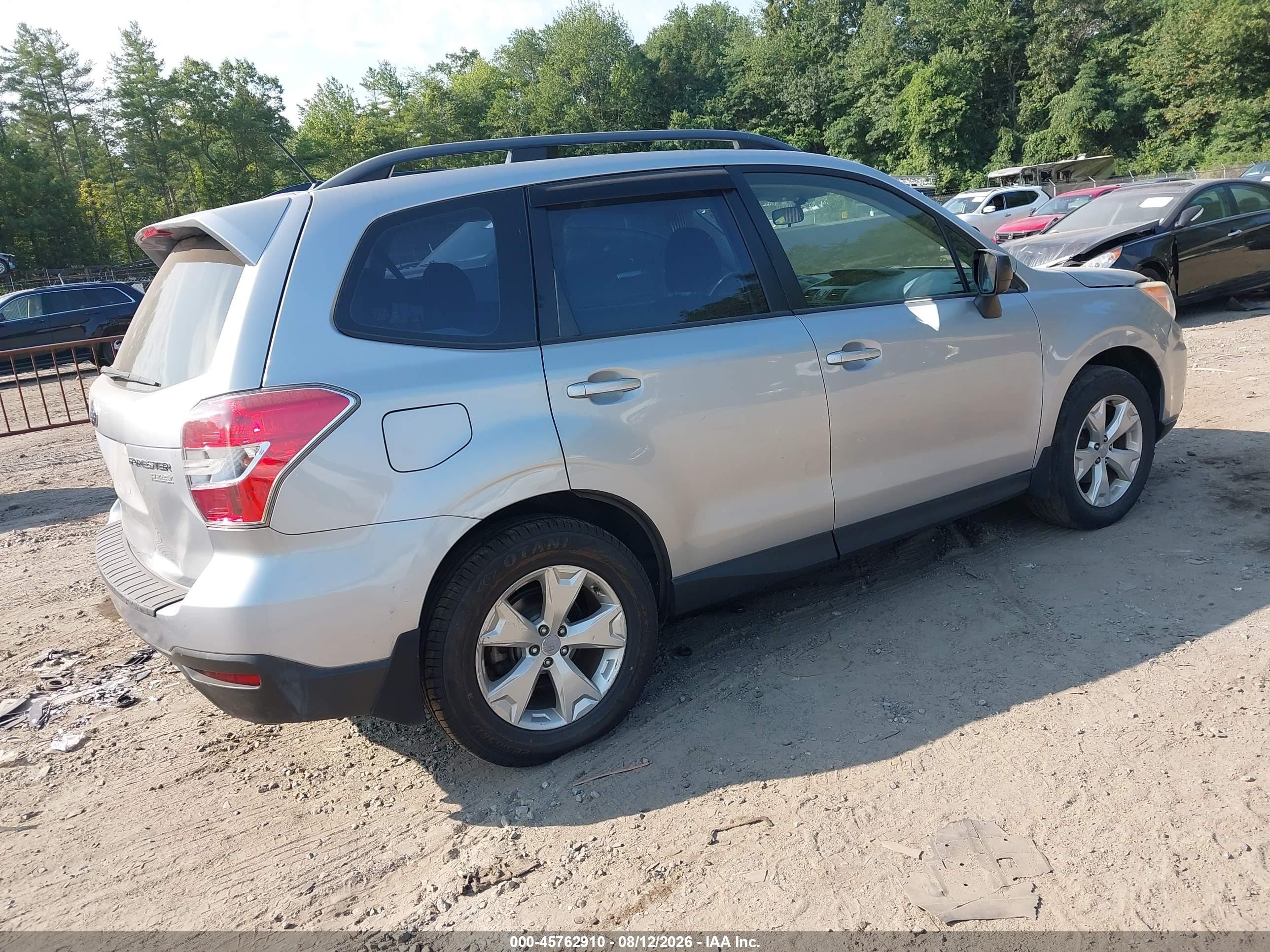 2015 Subaru Forester 2.5i Серебряный vin: JF2SJABCXFH558033