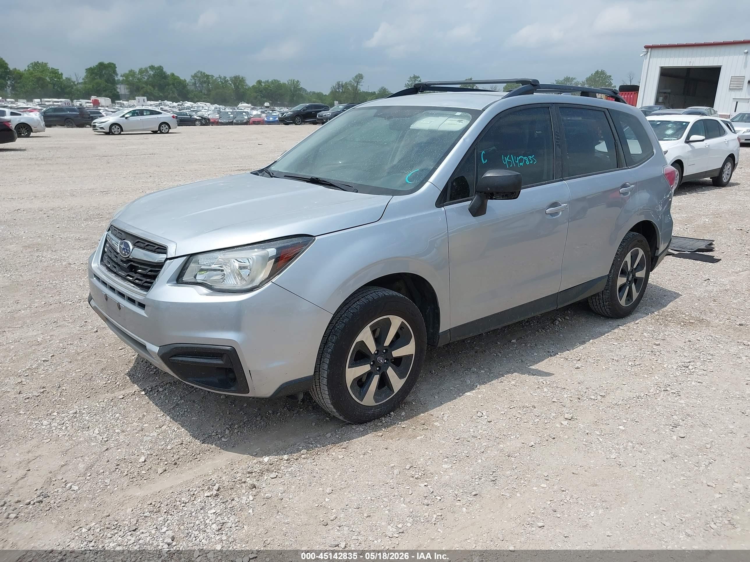 2017 Subaru Forester 2.5i Серебряный vin: JF2SJABCXHH470389