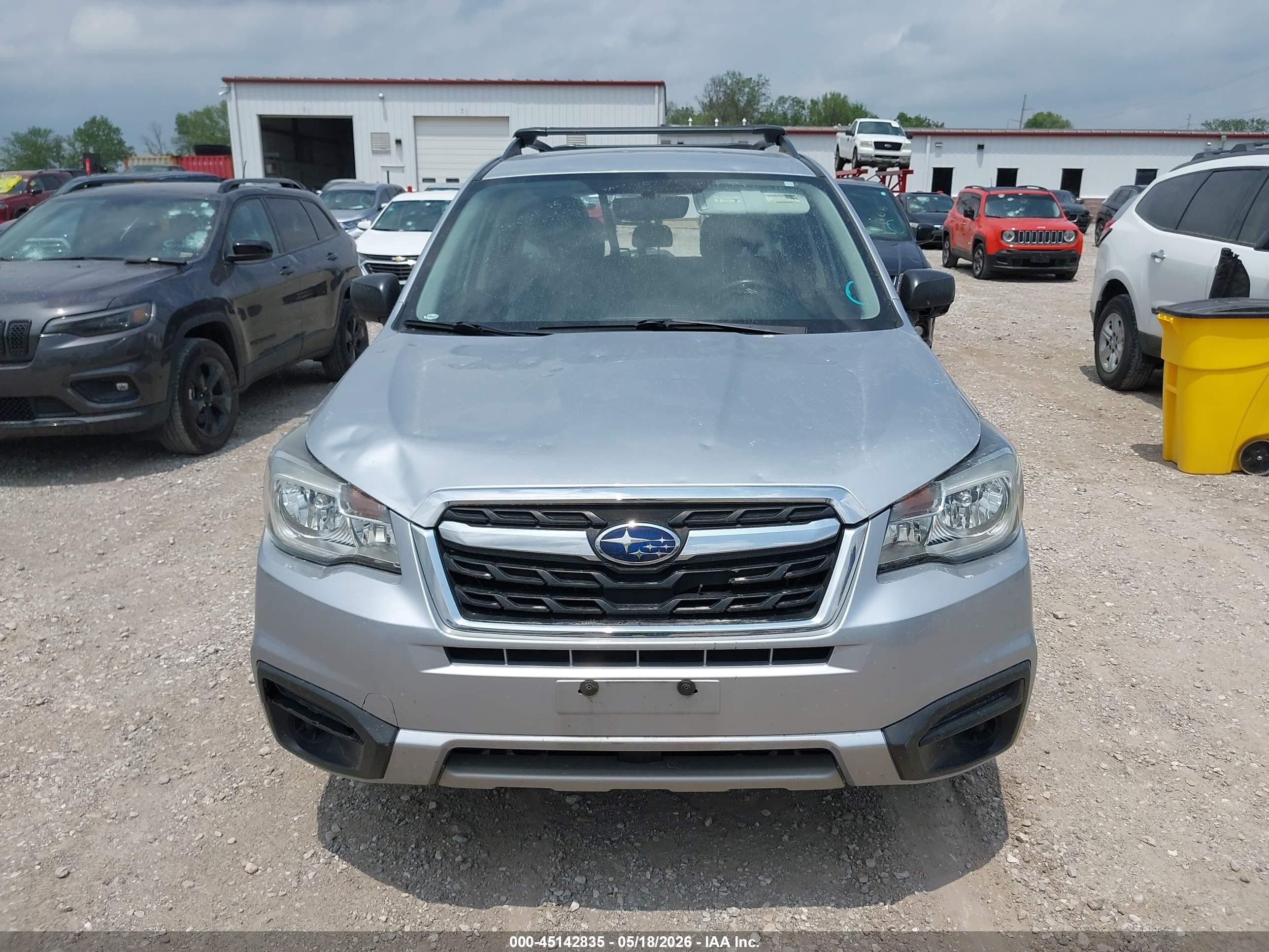 2017 Subaru Forester 2.5i Серебряный vin: JF2SJABCXHH470389