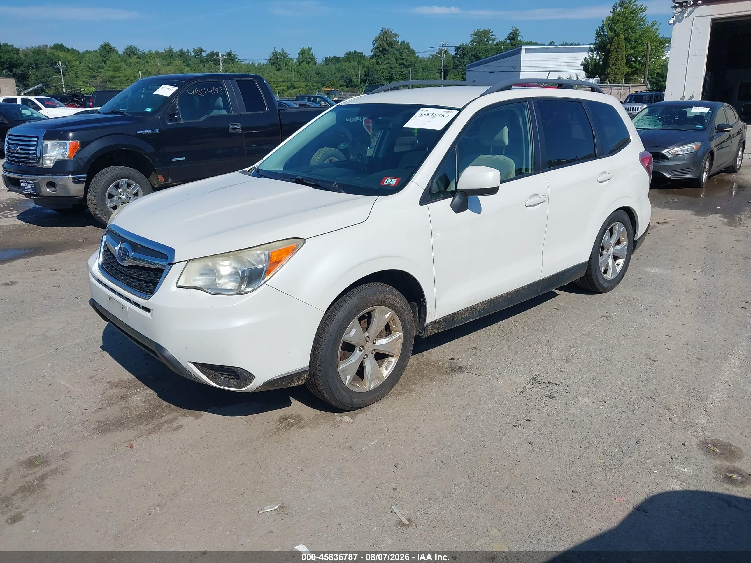 2014 Subaru Forester 2.5i Premium White vin: JF2SJACC0EG426773