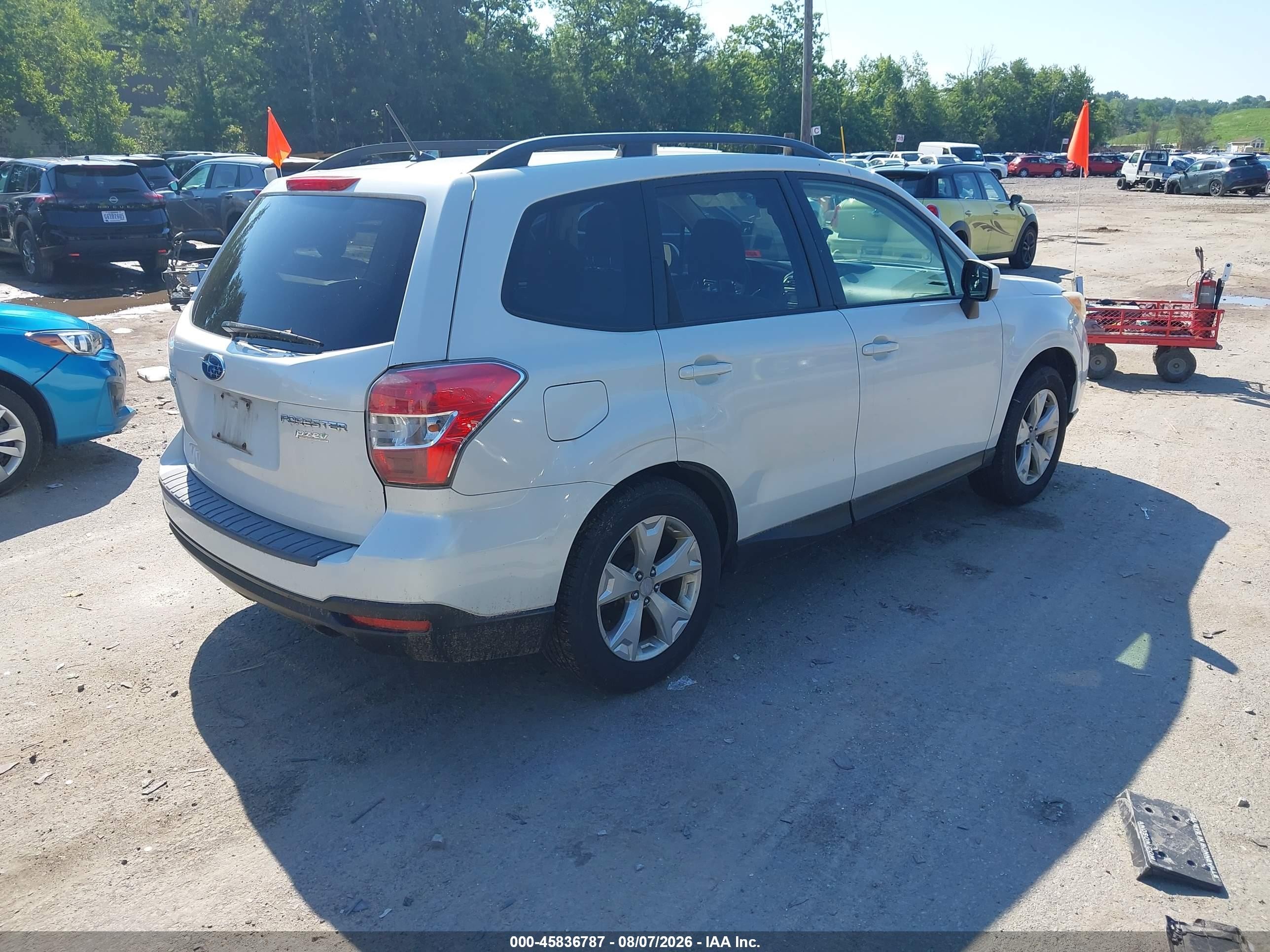 2014 Subaru Forester 2.5i Premium White vin: JF2SJACC0EG426773
