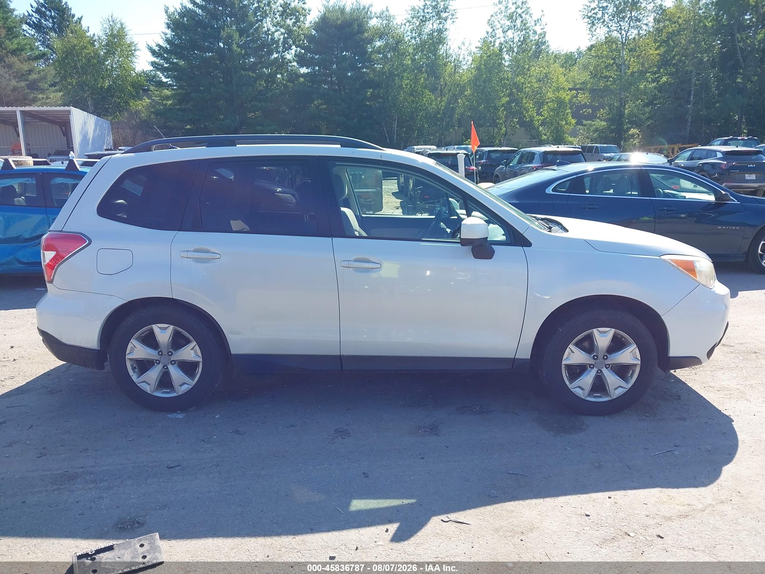 2014 Subaru Forester 2.5i Premium White vin: JF2SJACC0EG426773
