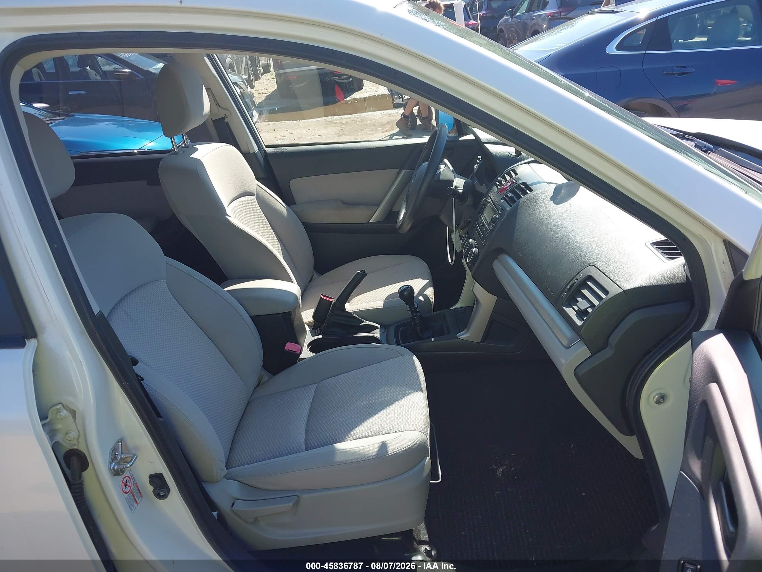 2014 Subaru Forester 2.5i Premium White vin: JF2SJACC0EG426773