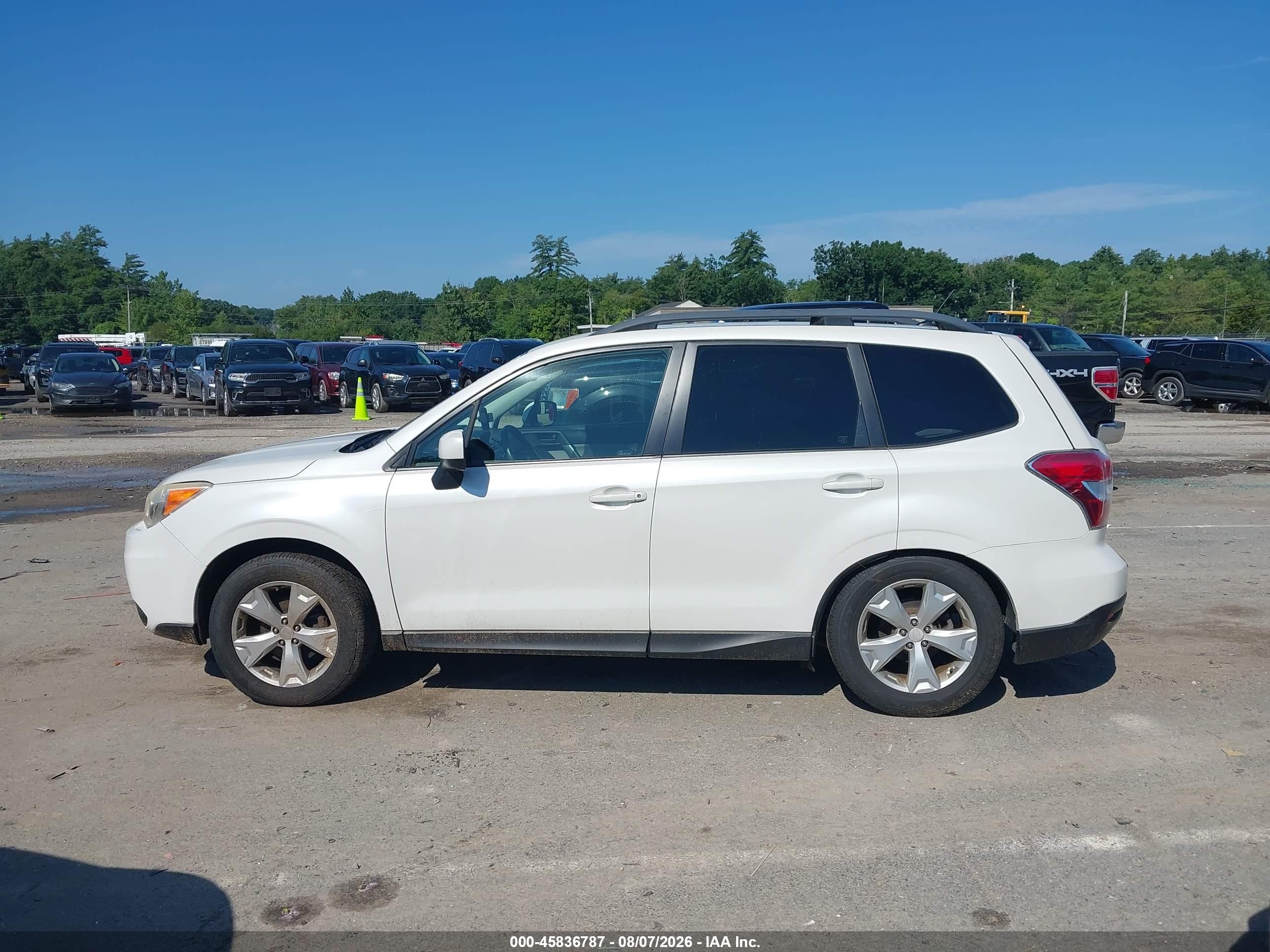 2014 Subaru Forester 2.5i Premium White vin: JF2SJACC0EG426773