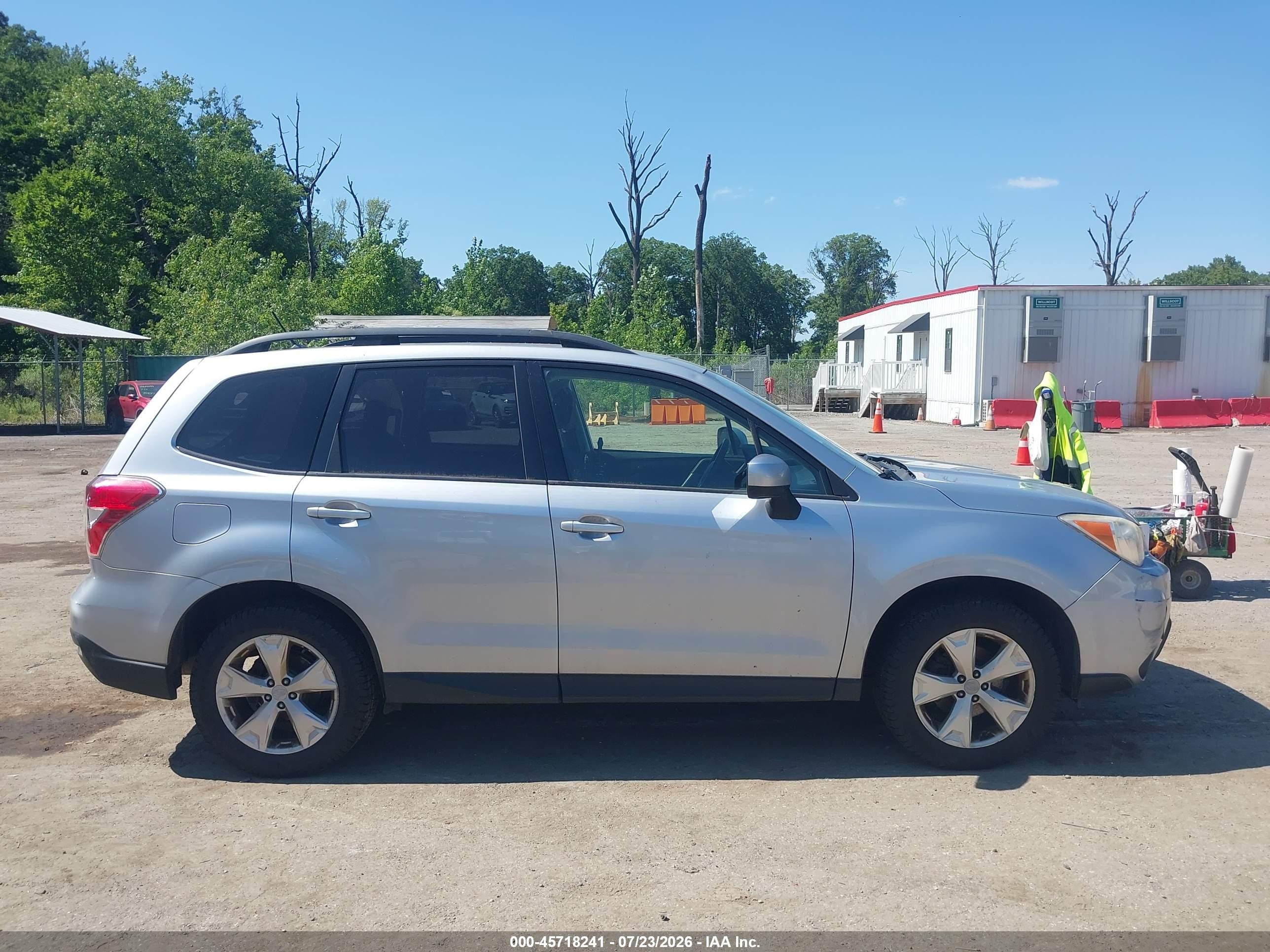 2014 Subaru Forester 2.5i Premium Silver vin: JF2SJACC0EG427275