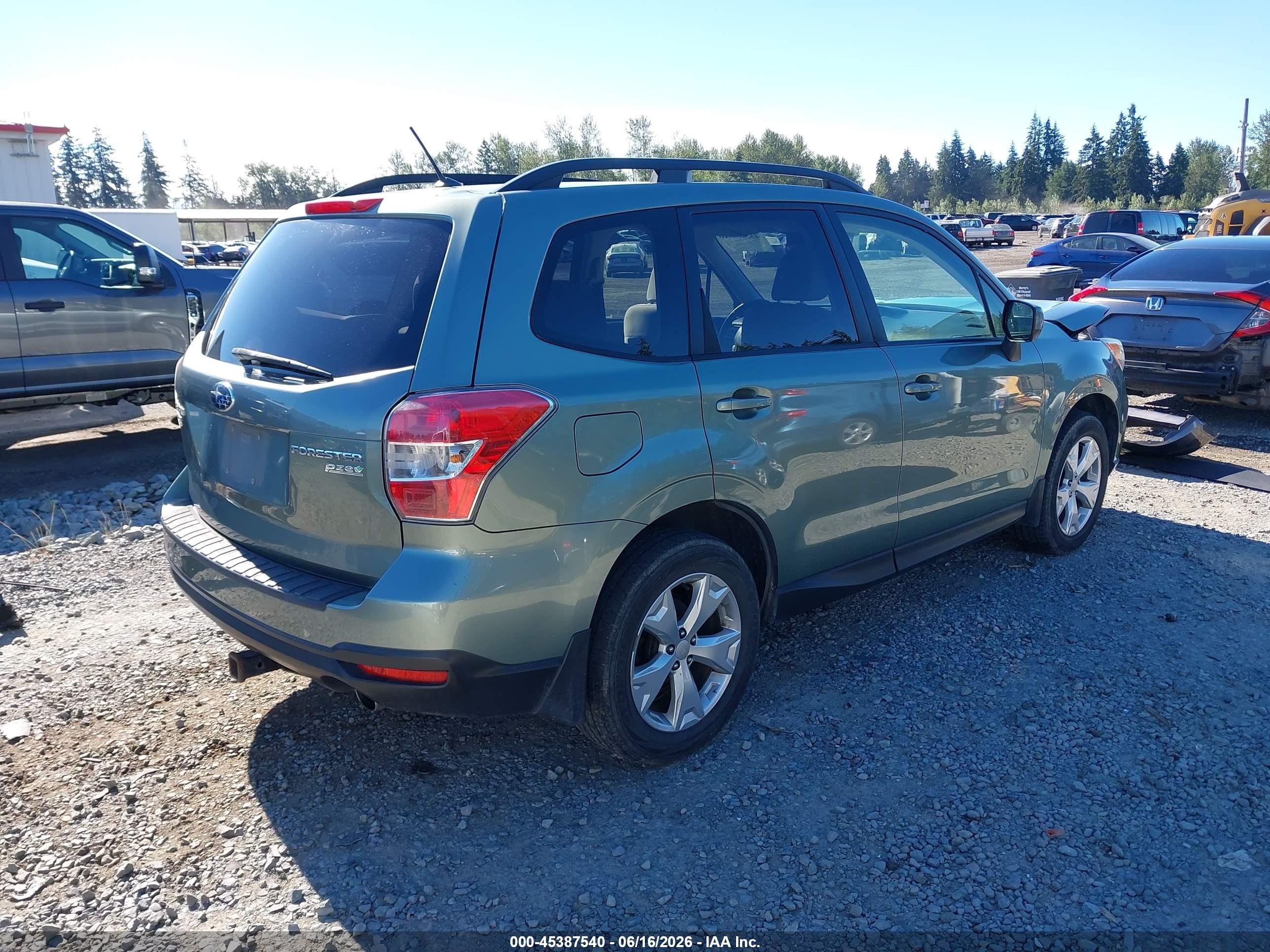 2014 Subaru Forester 2.5i Premium Зеленый vin: JF2SJACC0EG456212