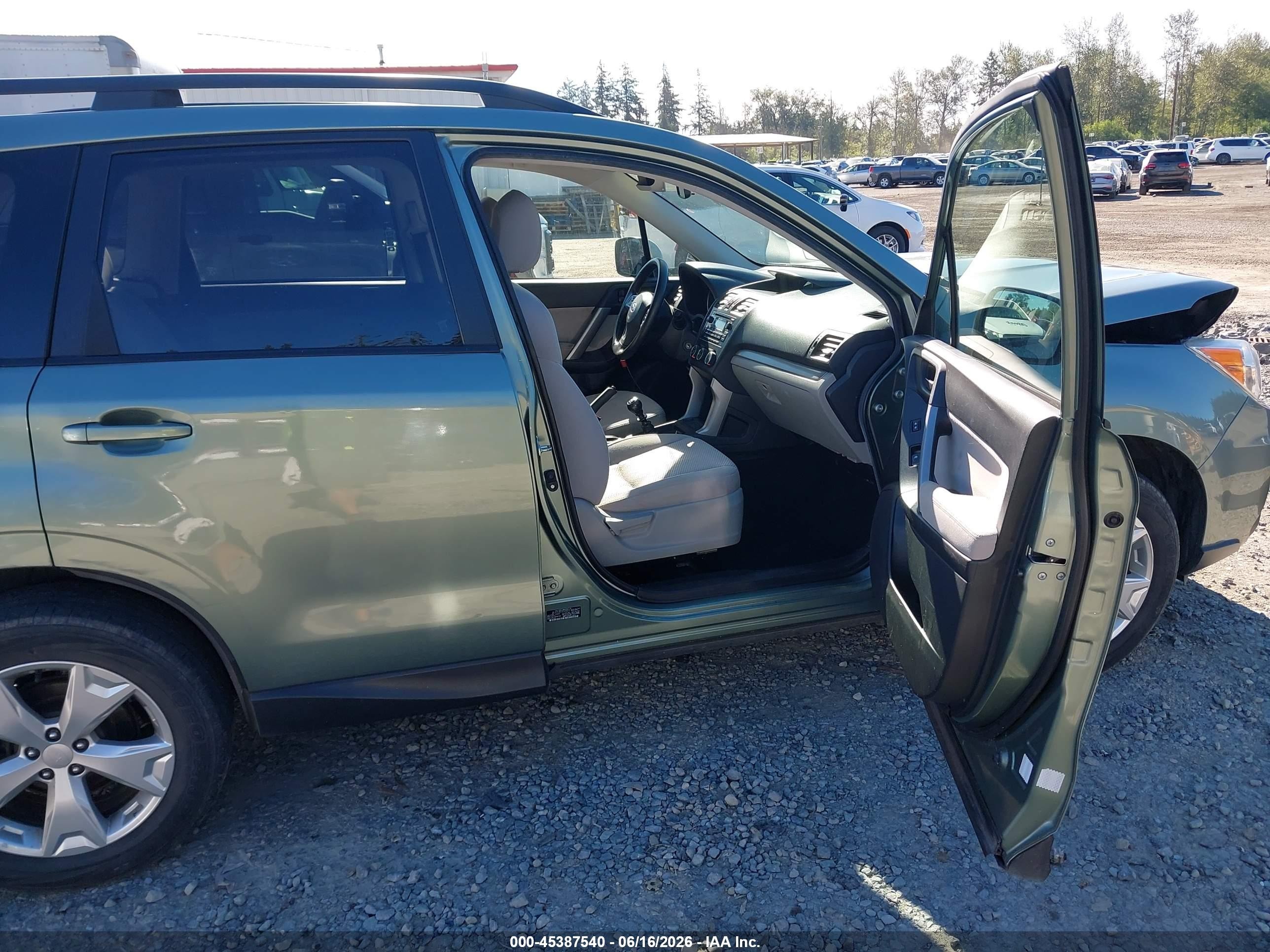 2014 Subaru Forester 2.5i Premium Зеленый vin: JF2SJACC0EG456212
