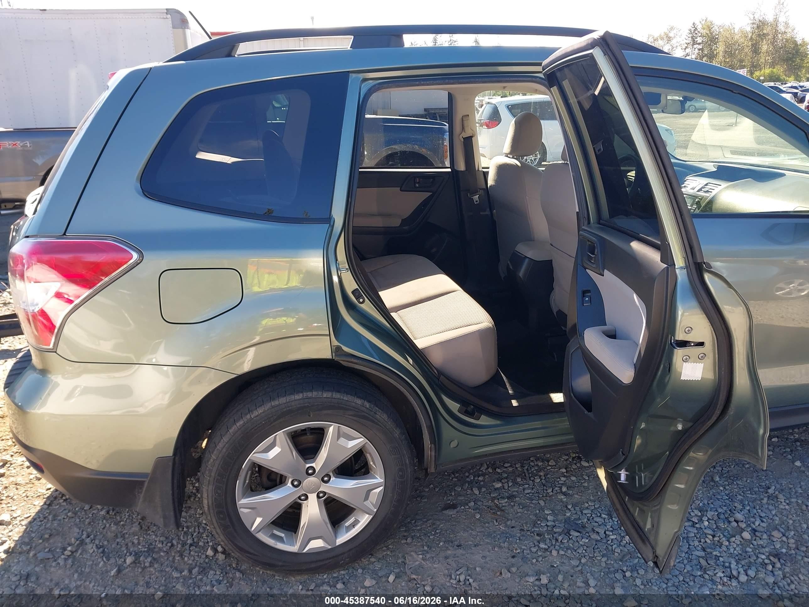 2014 Subaru Forester 2.5i Premium Зеленый vin: JF2SJACC0EG456212