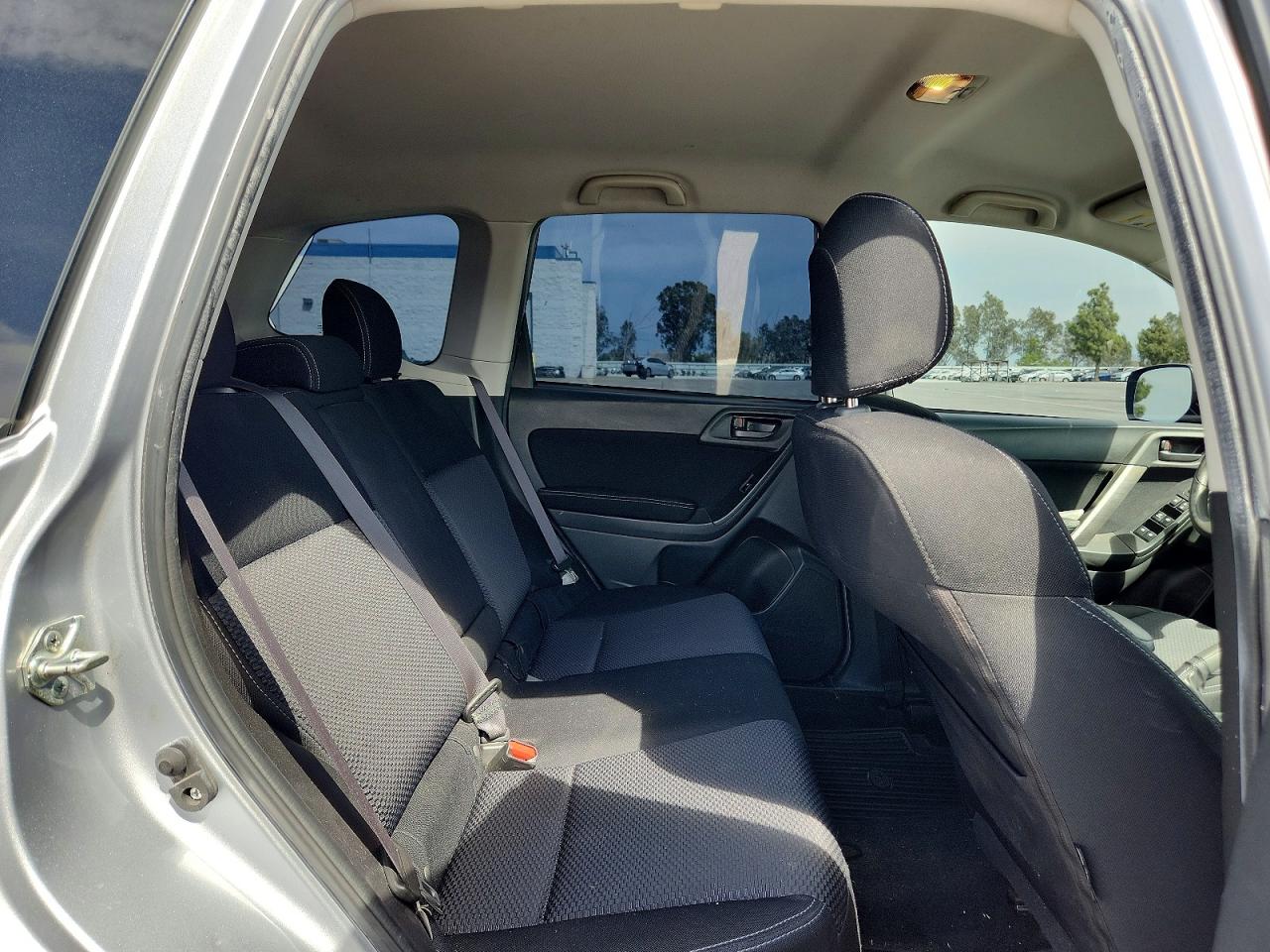 2014 Subaru Forester 2.5i Premium Silver vin: JF2SJACC2EG401051