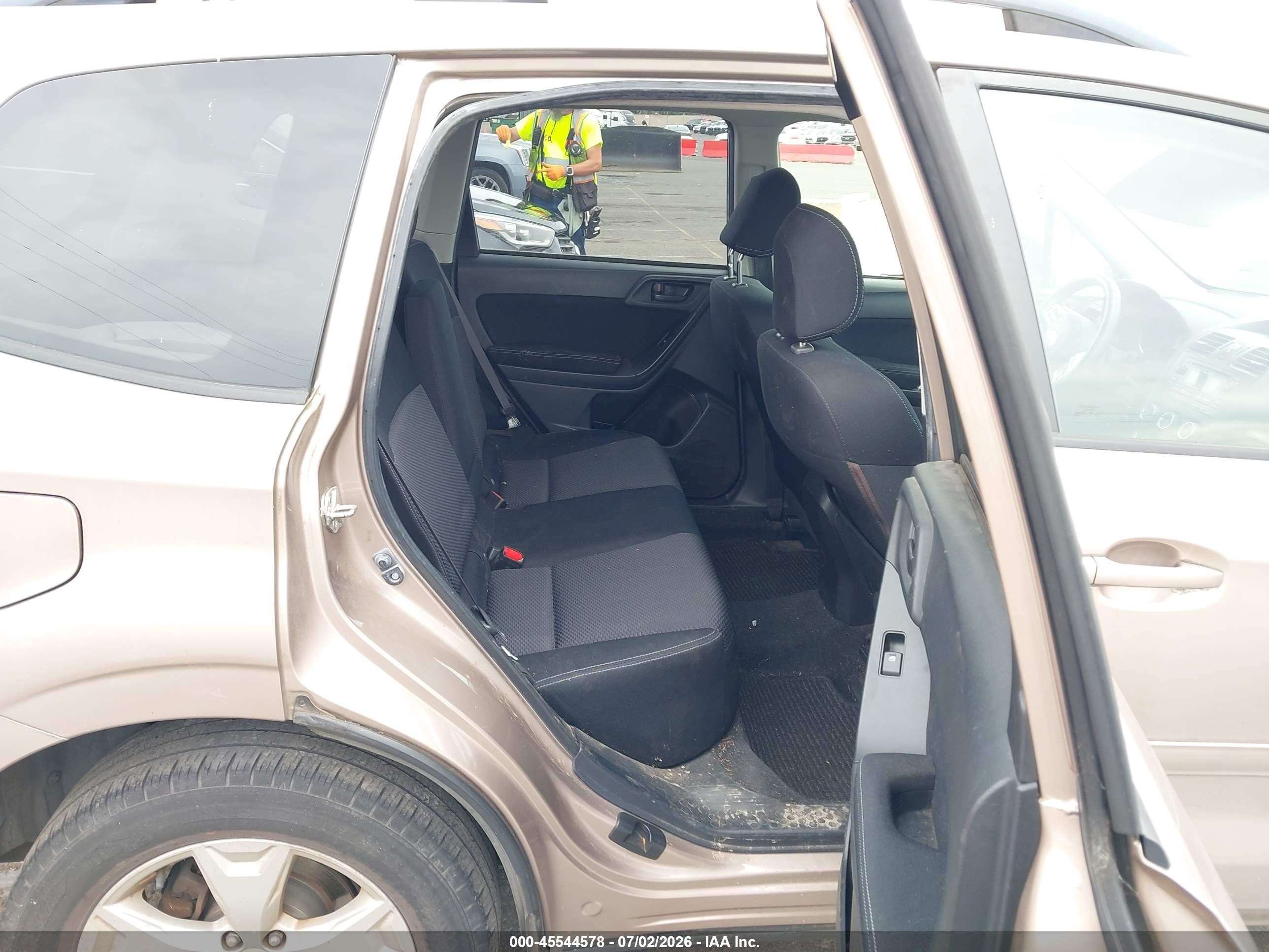 2014 Subaru Forester 2.5i Premium Champagne vin: JF2SJACC2EG403415