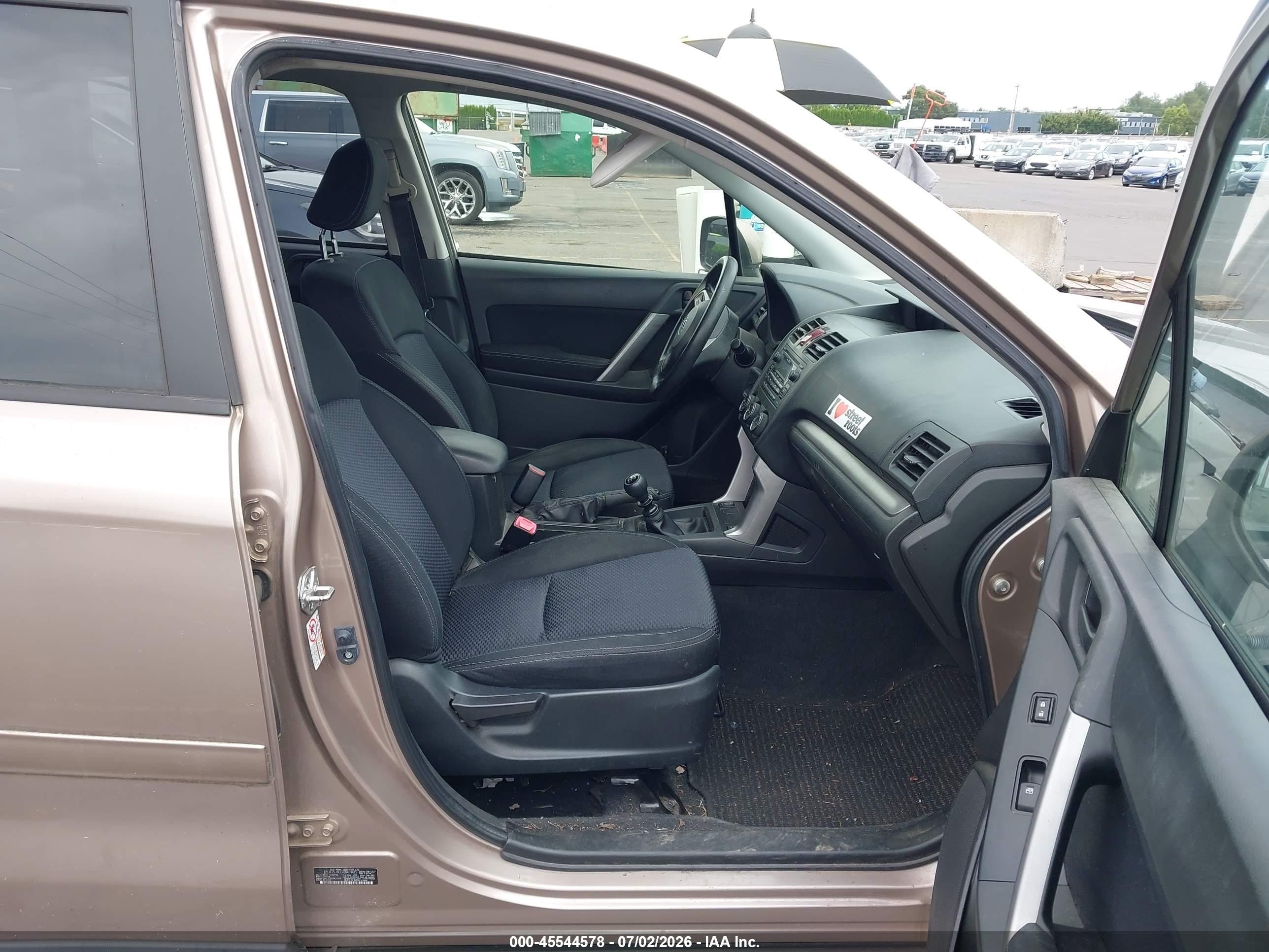2014 Subaru Forester 2.5i Premium Champagne vin: JF2SJACC2EG403415