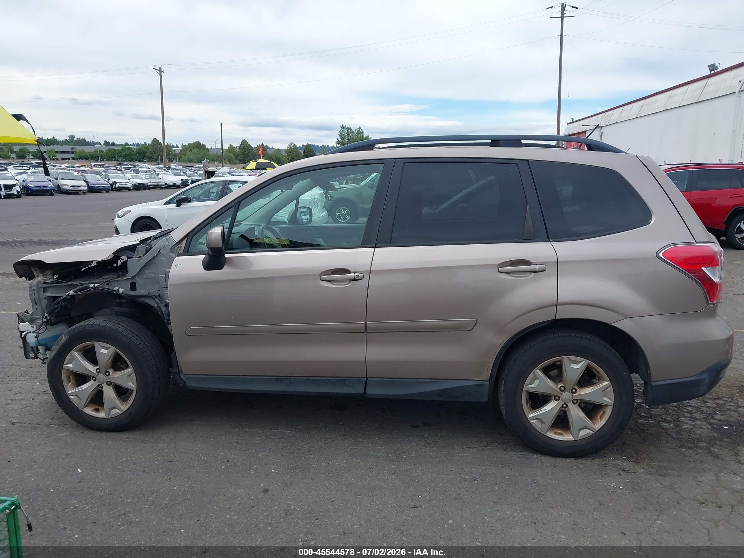 2014 Subaru Forester 2.5i Premium Champagne vin: JF2SJACC2EG403415