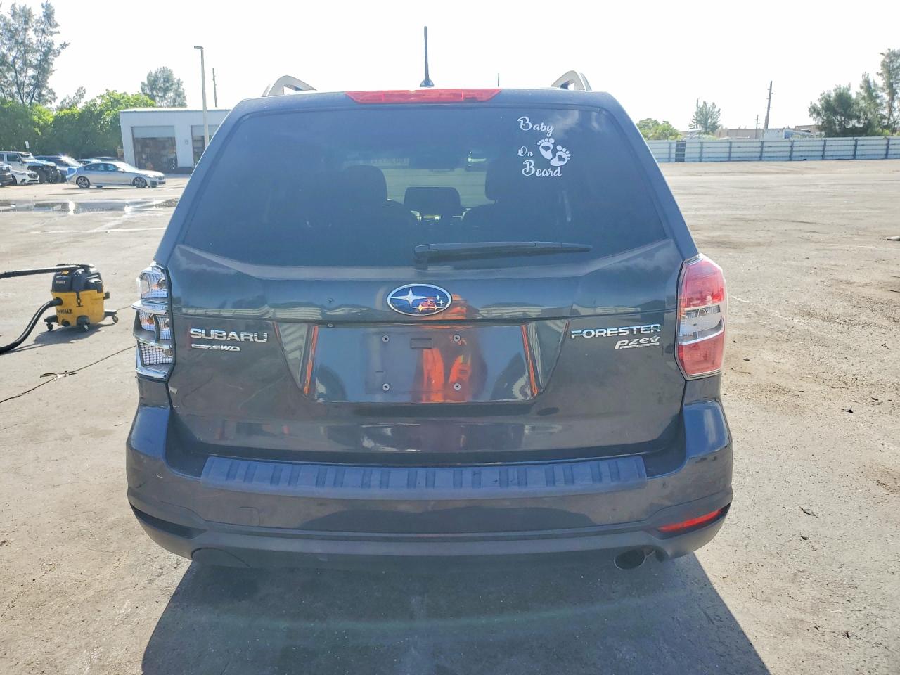 2015 Subaru Forester Premium W/c Black vin: JF2SJADC0FH421115