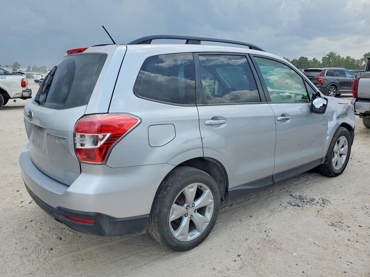 2015 Subaru Forester 2.5i Premium Silver vin: JF2SJADC0FH536782